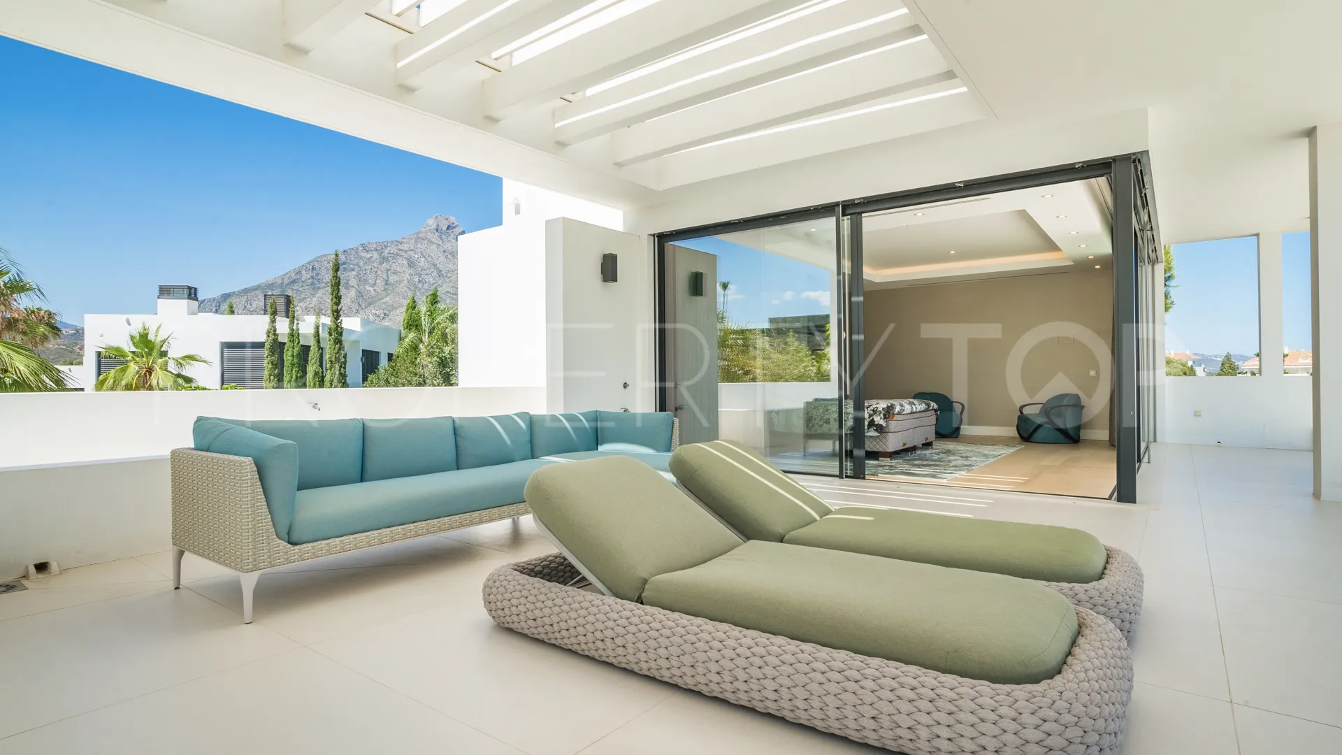 For sale villa with 5 bedrooms in Las Lomas del Marbella Club