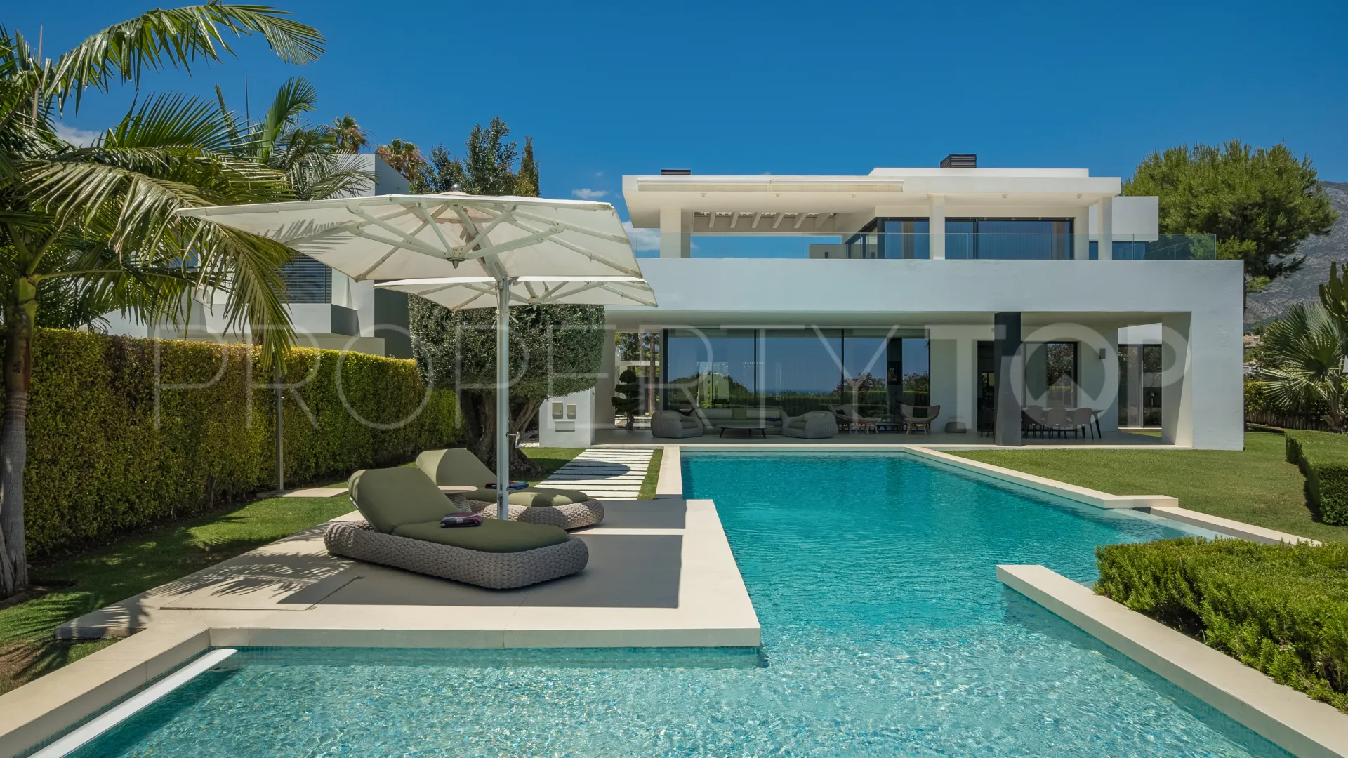 For sale villa with 5 bedrooms in Las Lomas del Marbella Club