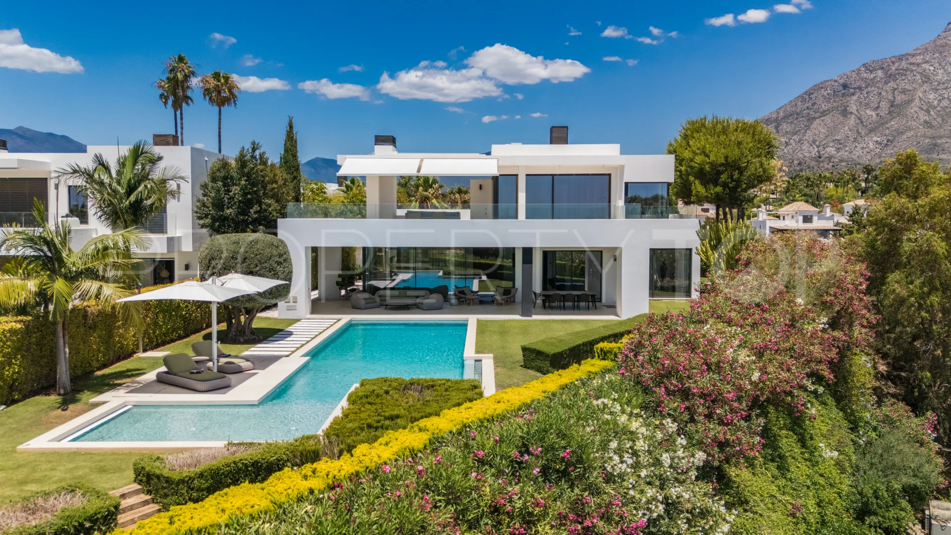 For sale villa with 5 bedrooms in Las Lomas del Marbella Club