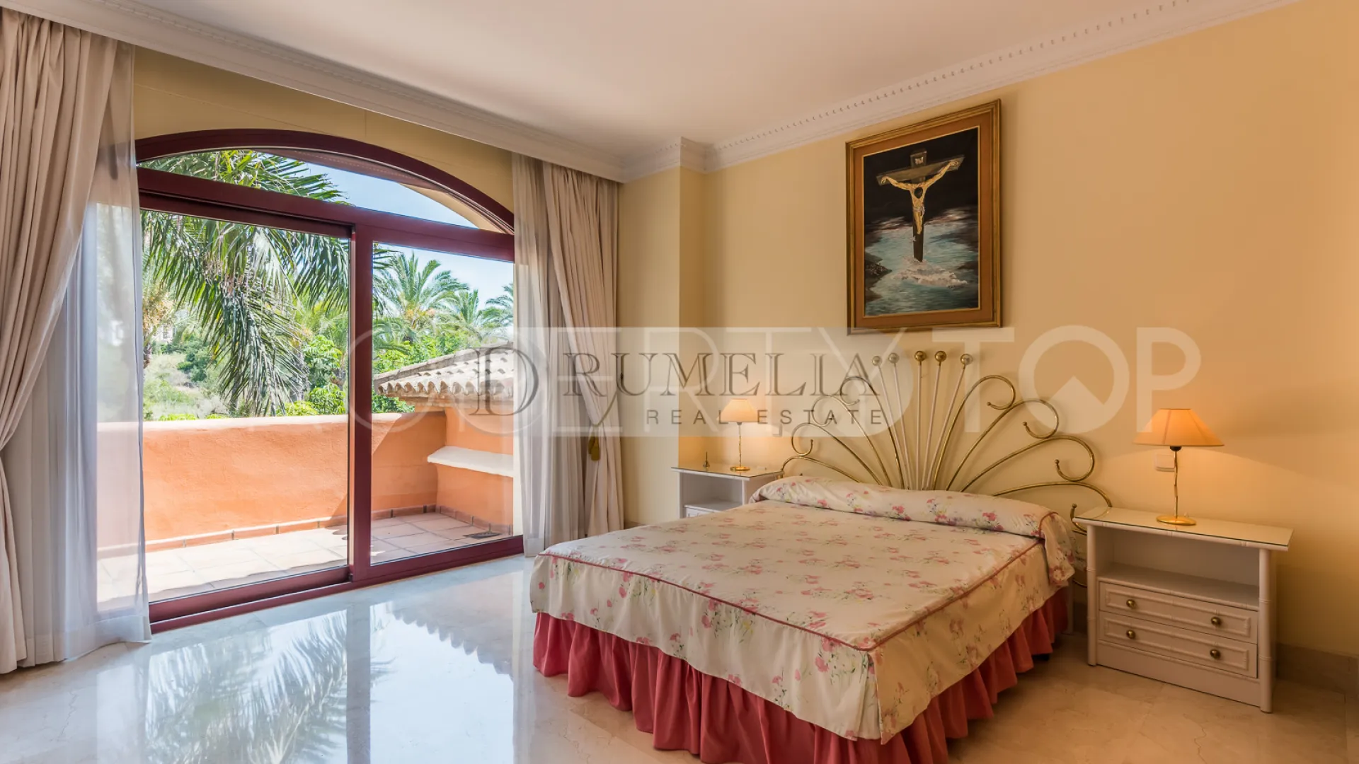 5 bedrooms villa for sale in Altos Reales