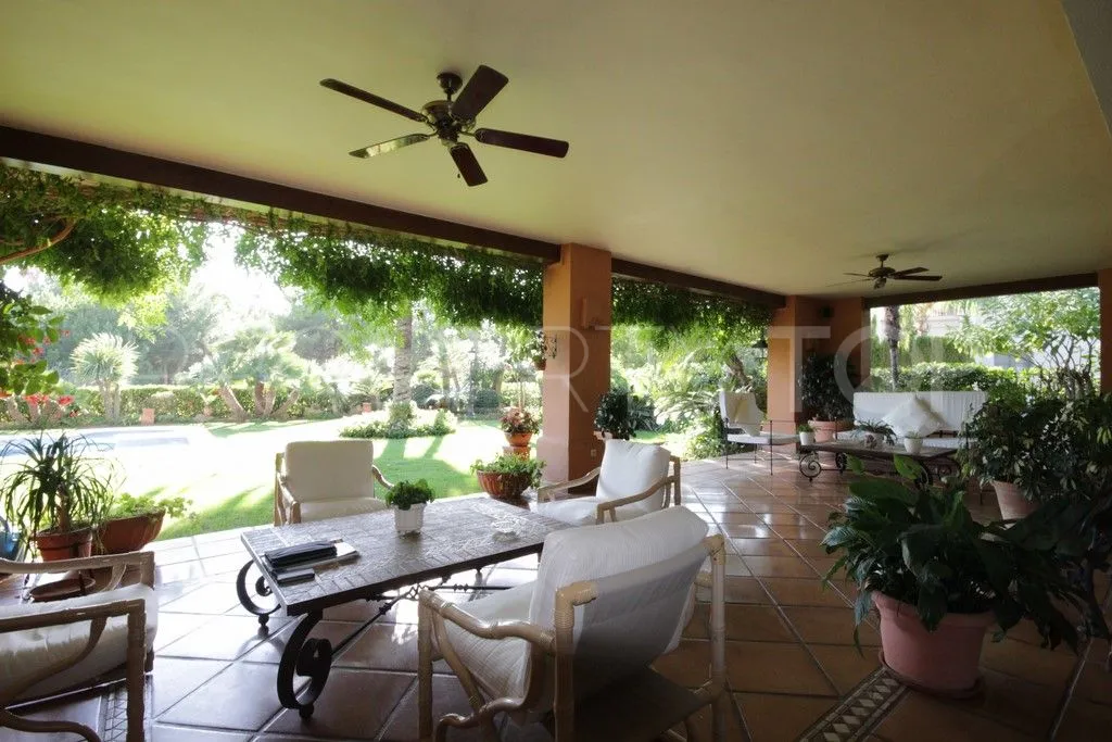 5 bedrooms villa for sale in Altos Reales