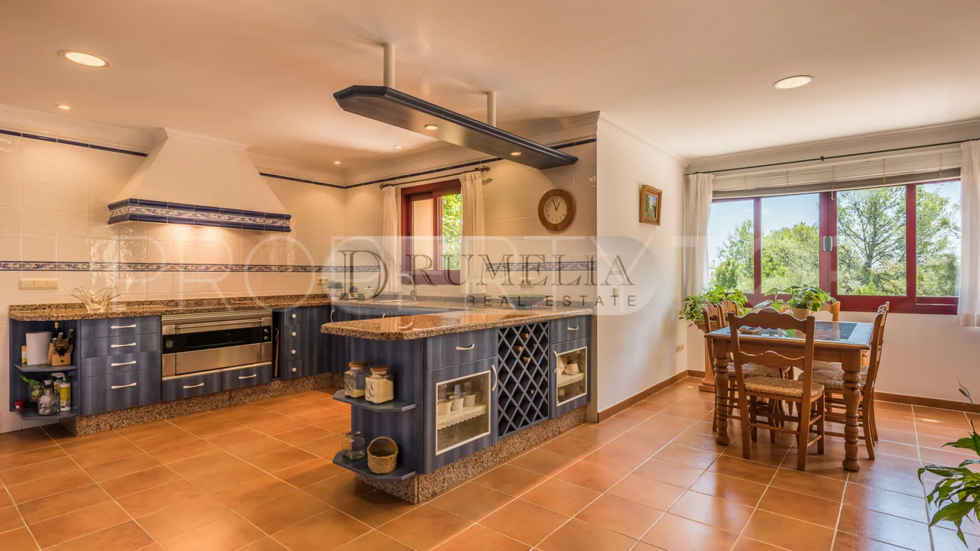 5 bedrooms villa for sale in Altos Reales