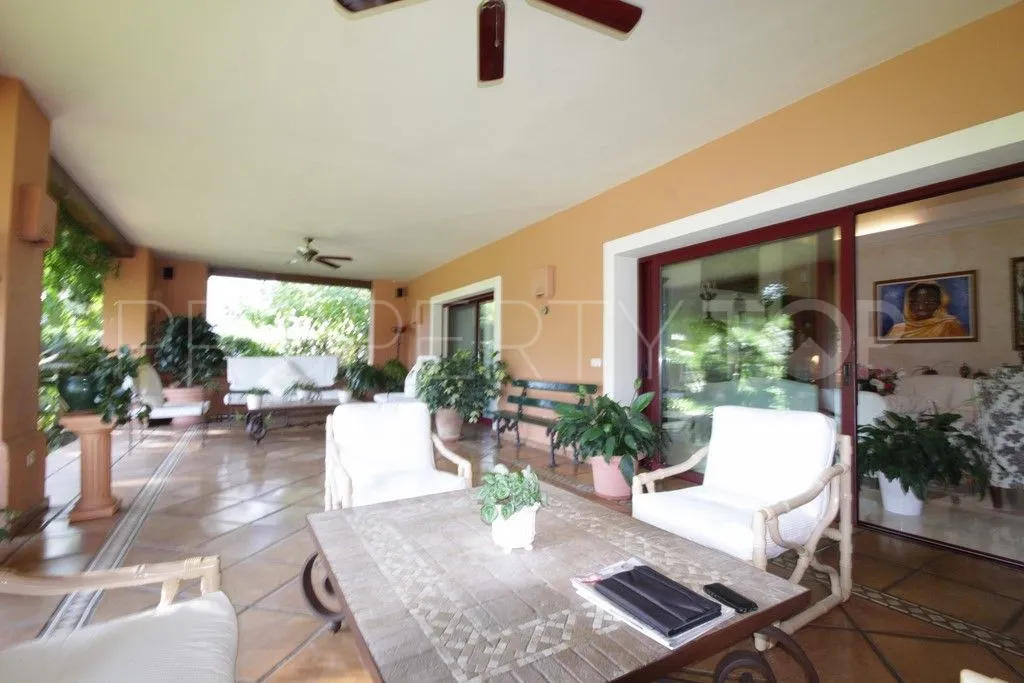 5 bedrooms villa for sale in Altos Reales