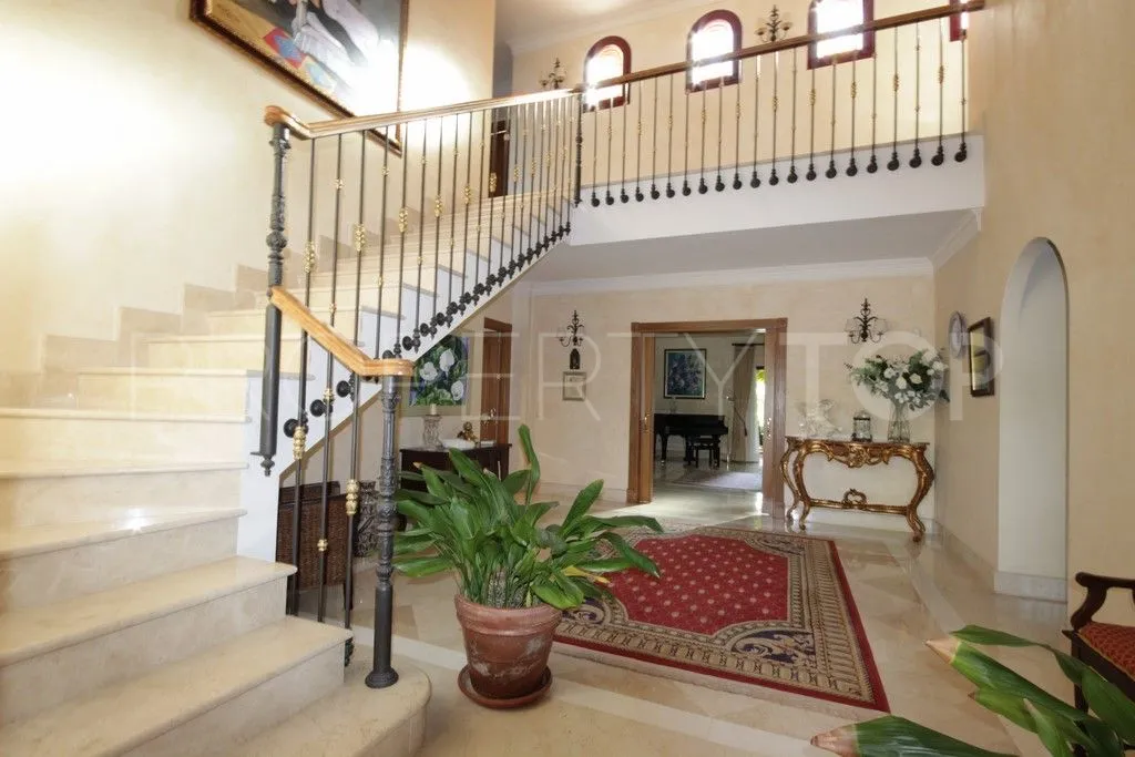 5 bedrooms villa for sale in Altos Reales