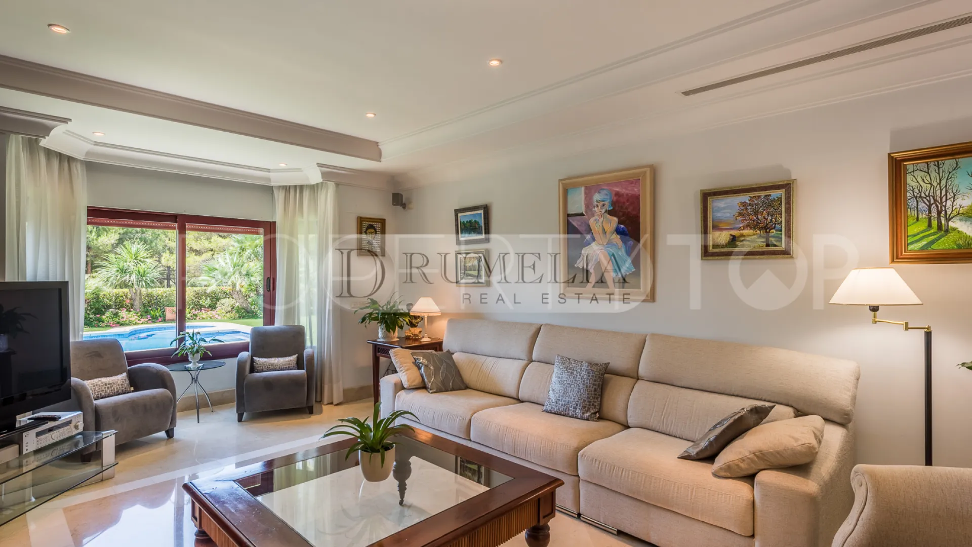 5 bedrooms villa for sale in Altos Reales