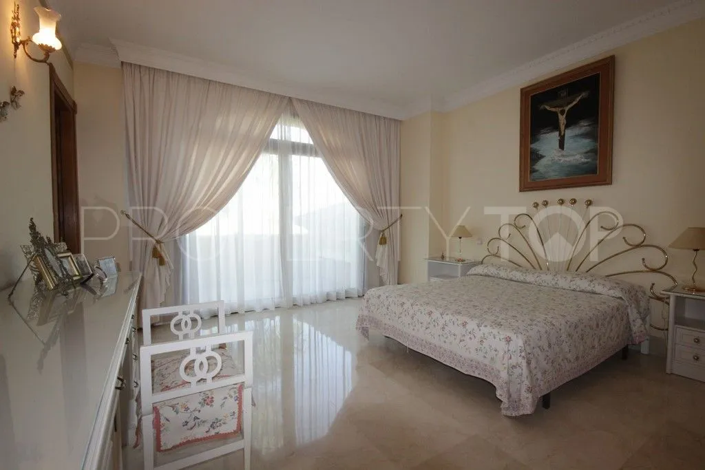5 bedrooms villa for sale in Altos Reales
