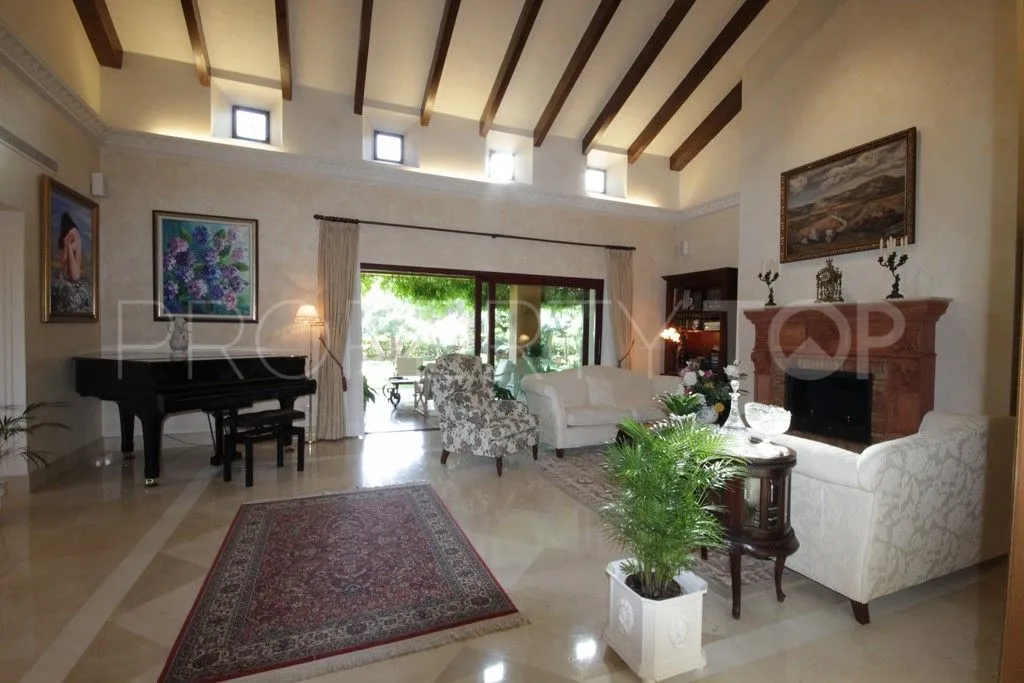 5 bedrooms villa for sale in Altos Reales