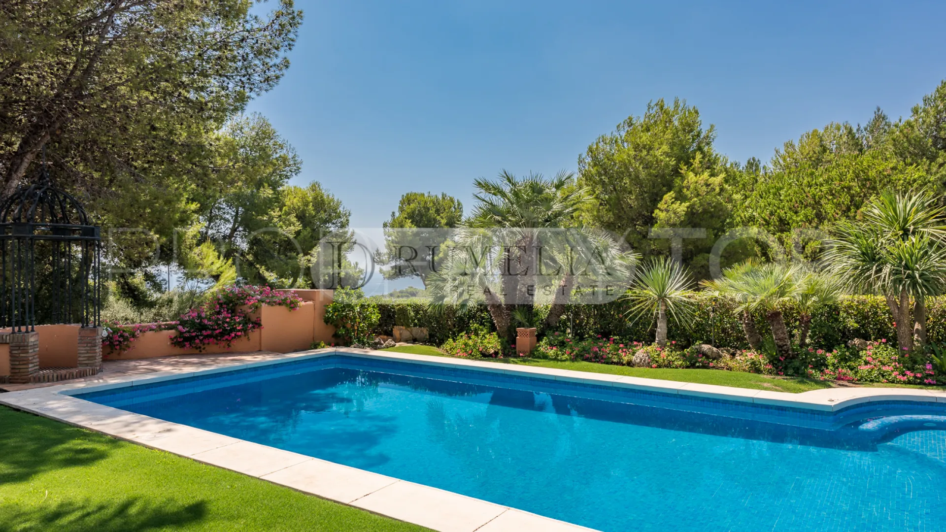 5 bedrooms villa for sale in Altos Reales