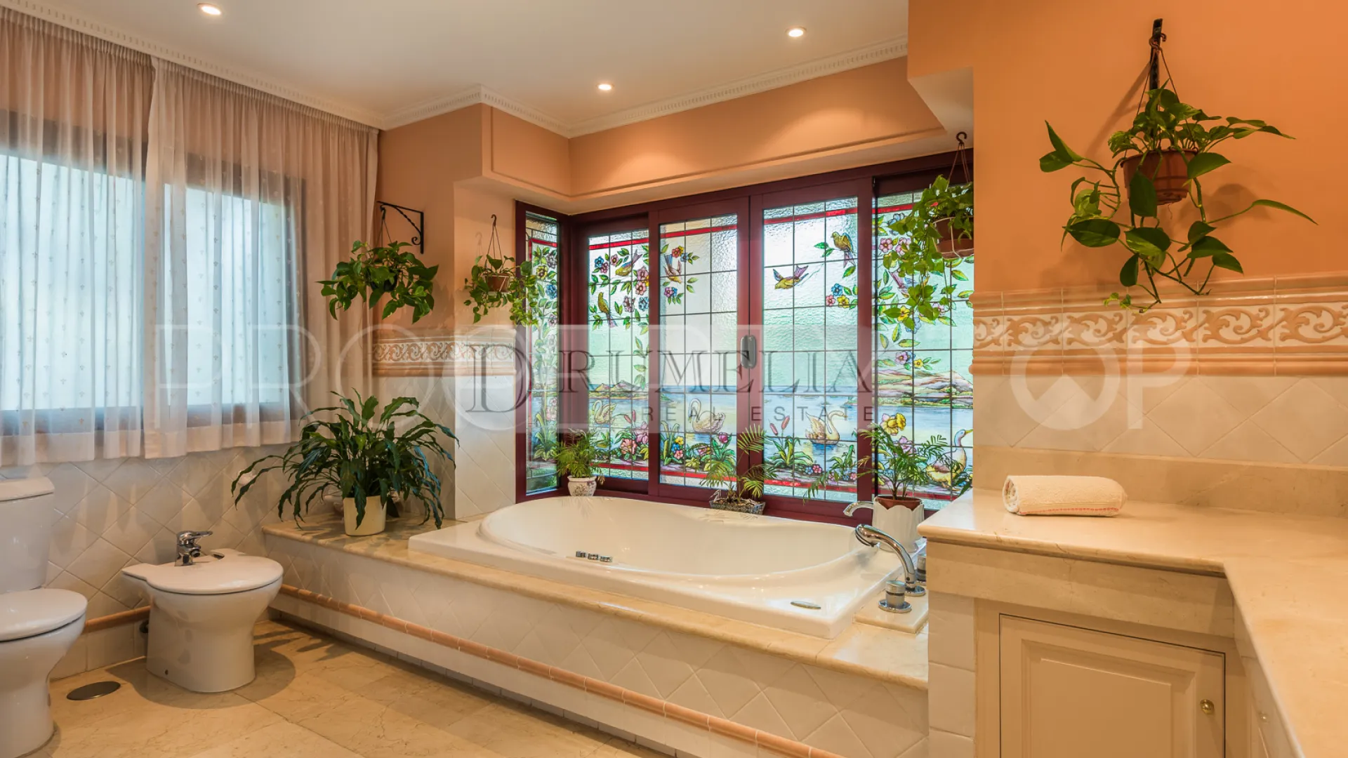 5 bedrooms villa for sale in Altos Reales