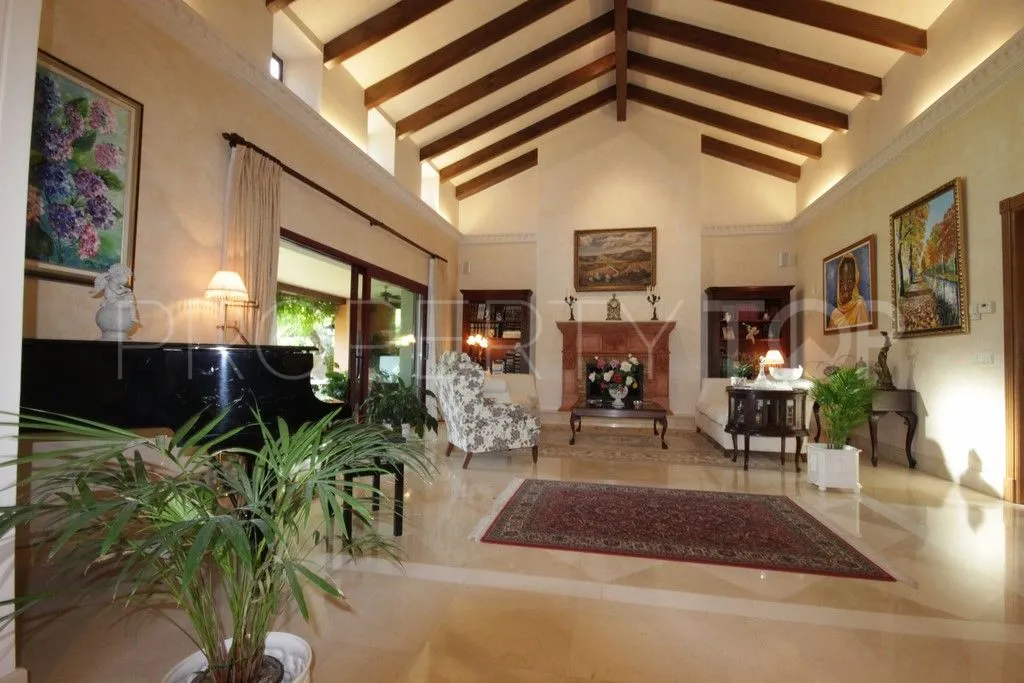 5 bedrooms villa for sale in Altos Reales
