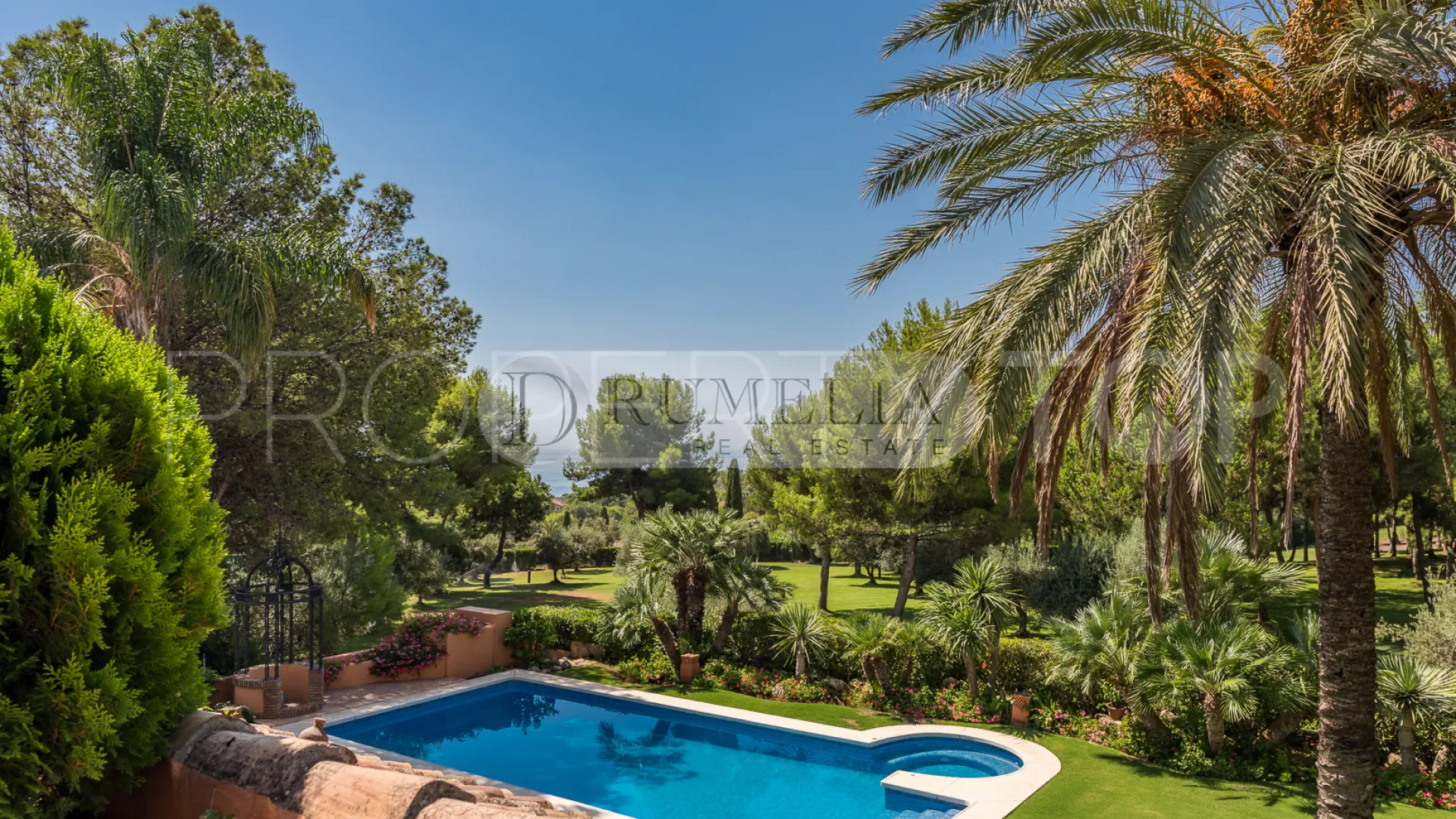 5 bedrooms villa for sale in Altos Reales