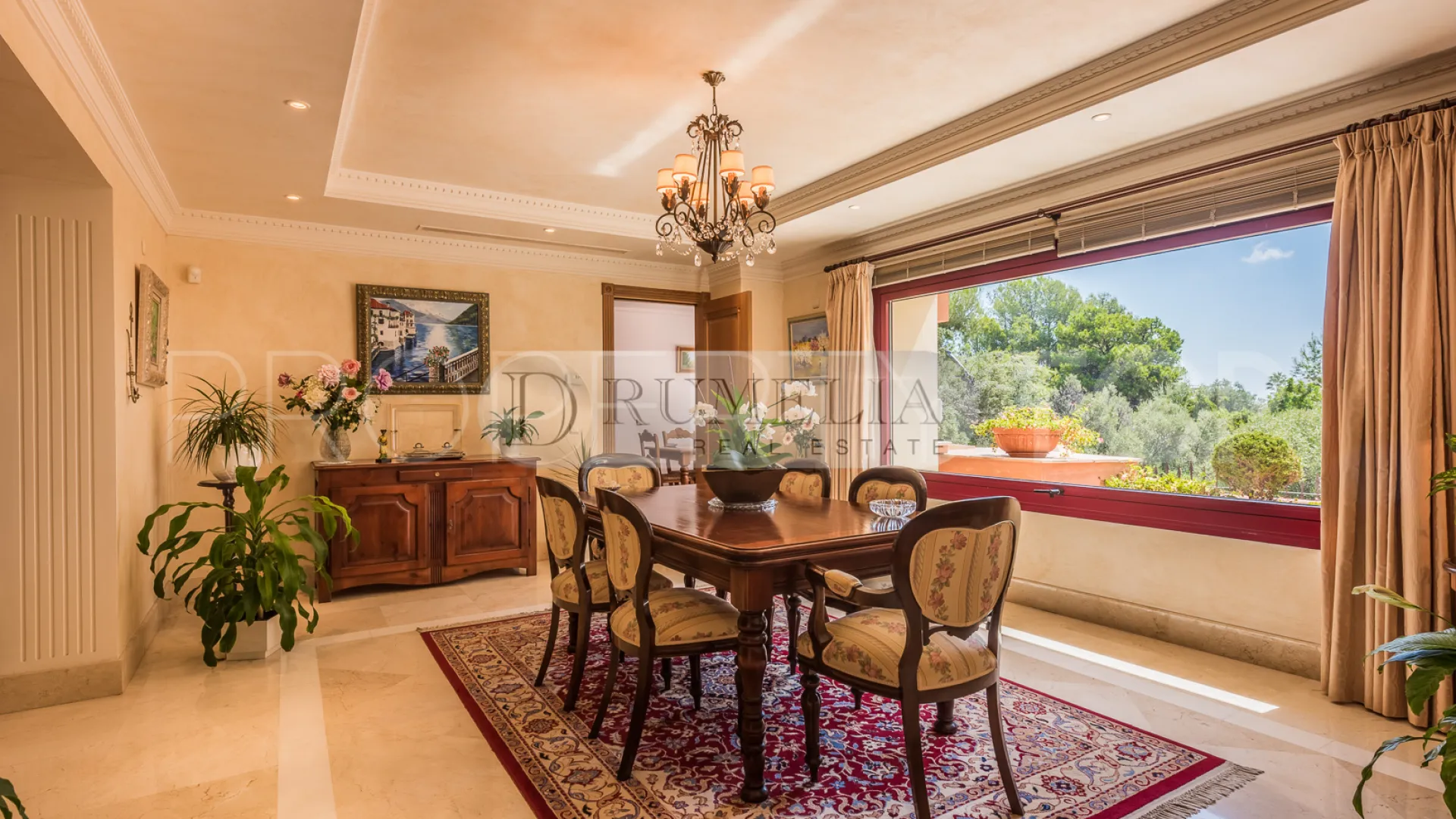 5 bedrooms villa for sale in Altos Reales
