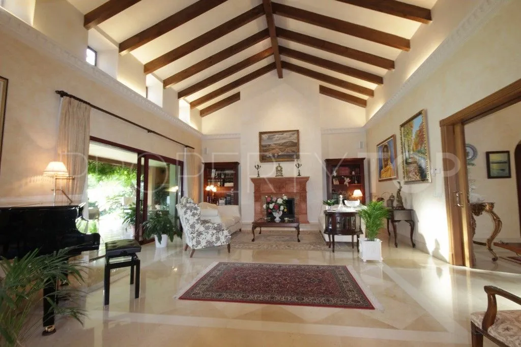 5 bedrooms villa for sale in Altos Reales