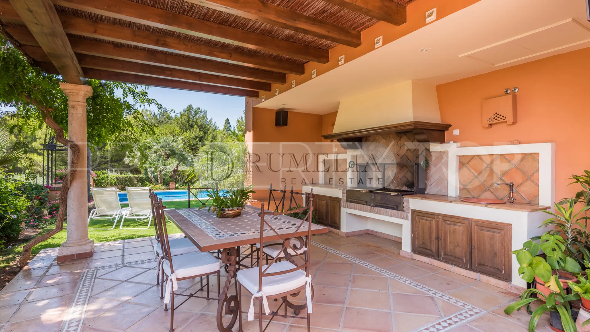 5 bedrooms villa for sale in Altos Reales