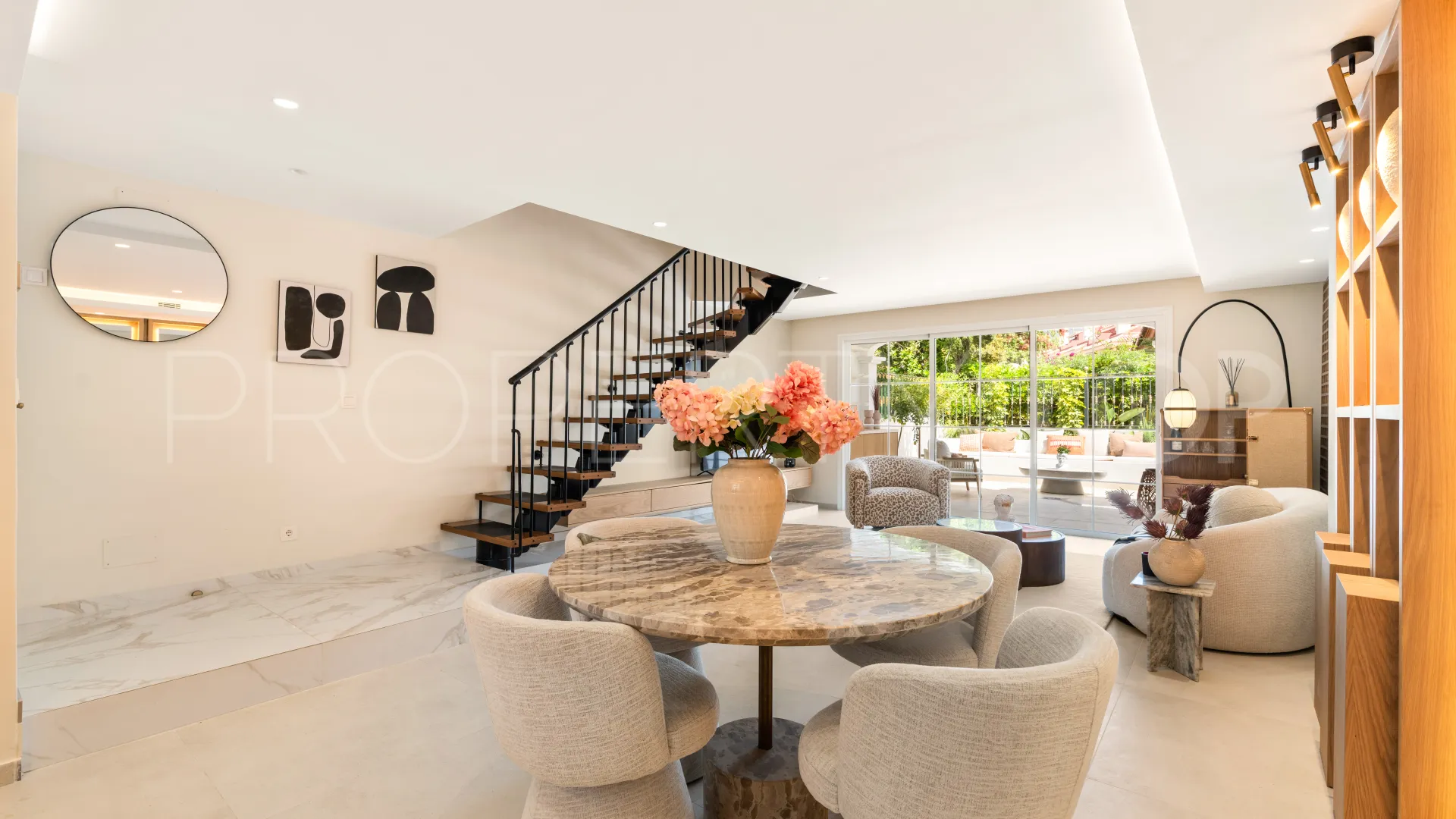 Town house for sale in Golden Mile