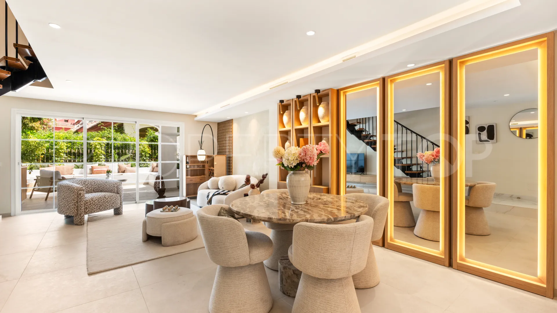 Town house for sale in Golden Mile