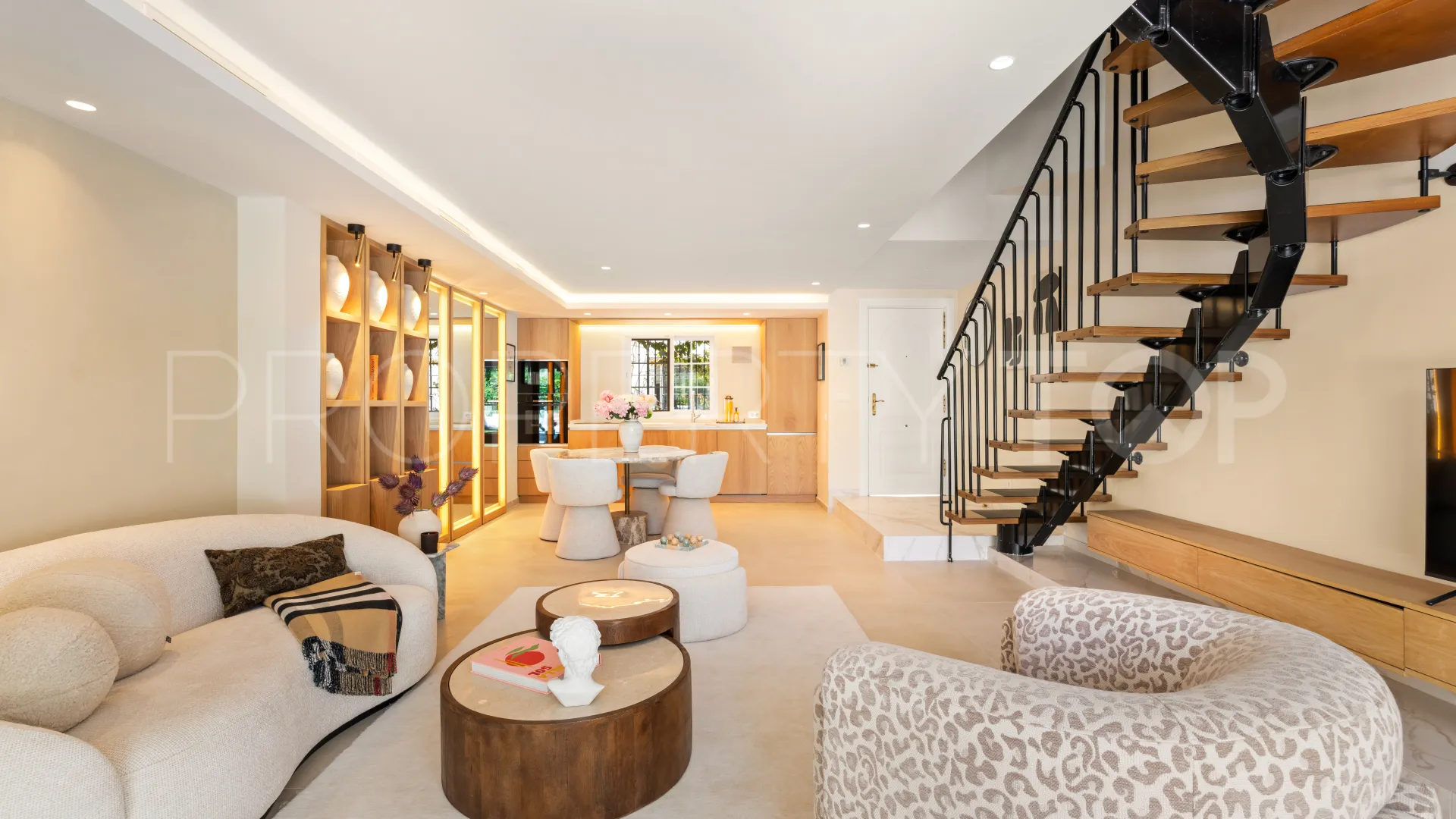 Town house for sale in Golden Mile