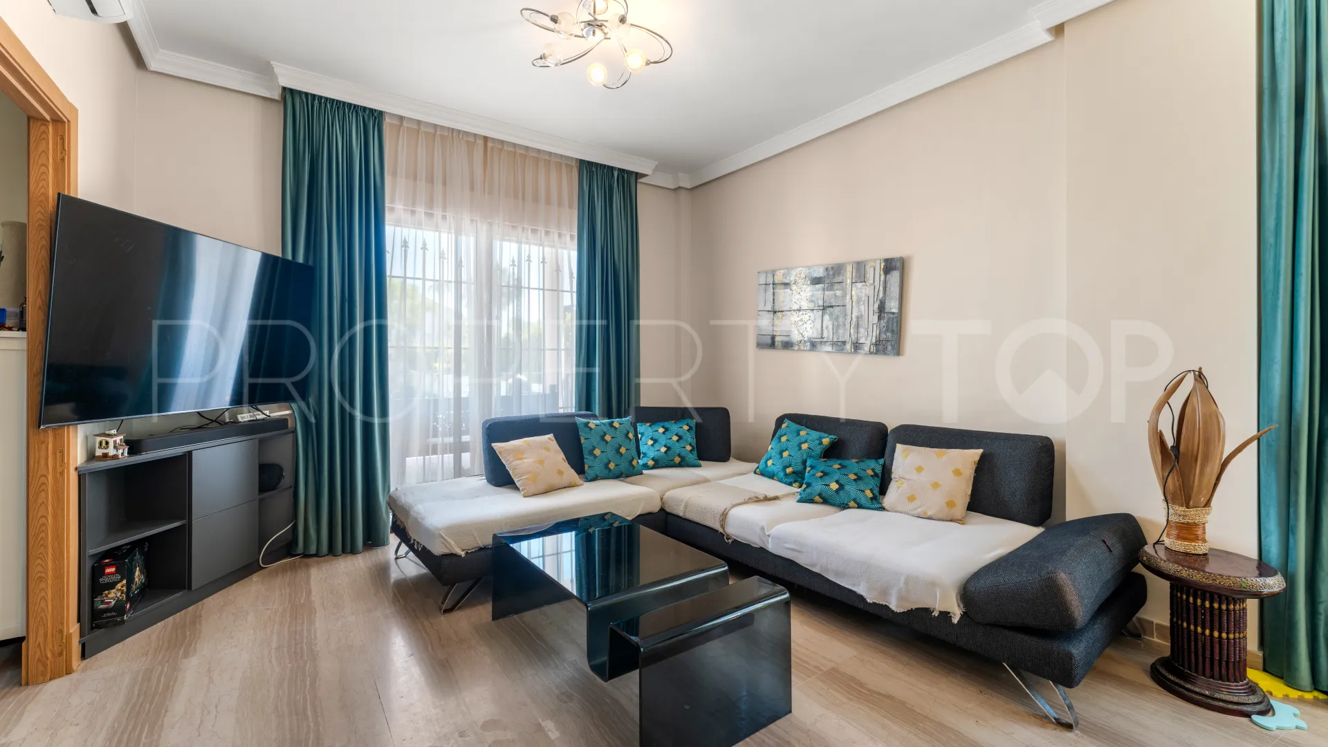 Villa for sale in Casasola
