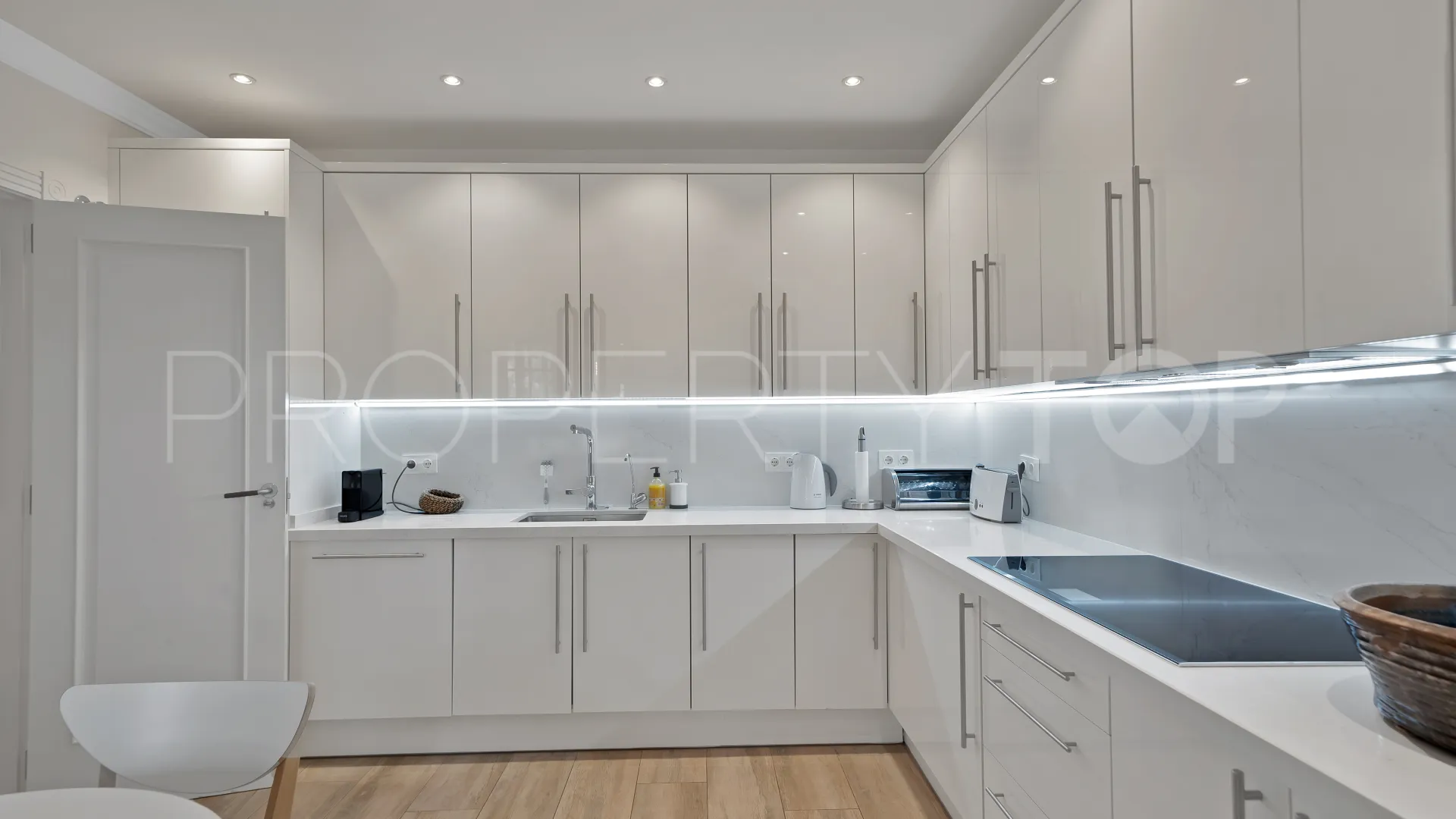 Villa for sale in Marbella - Puerto Banus with 7 bedrooms