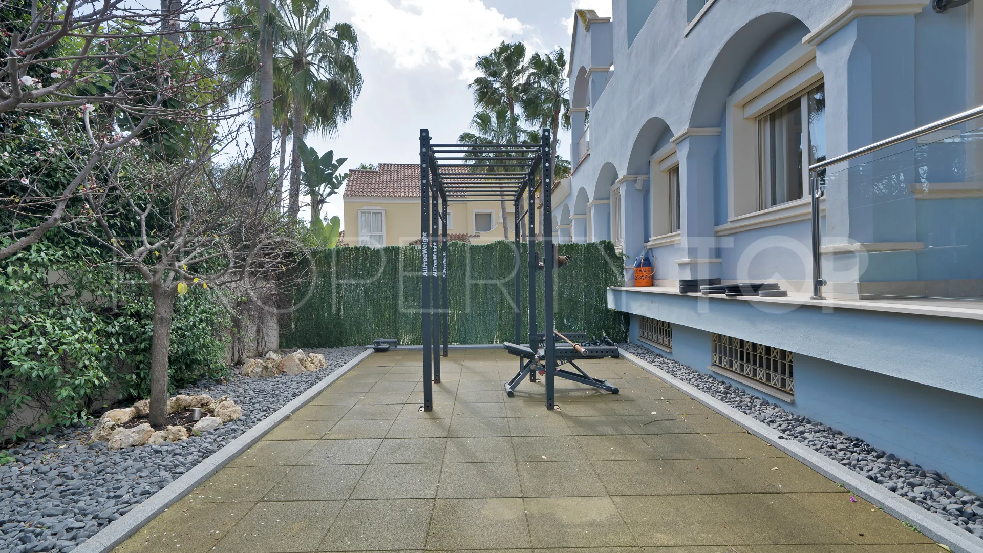 Villa for sale in Marbella - Puerto Banus with 7 bedrooms