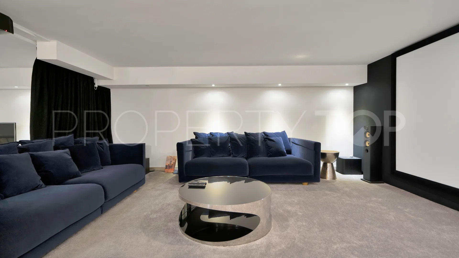 Villa for sale in Marbella - Puerto Banus with 7 bedrooms