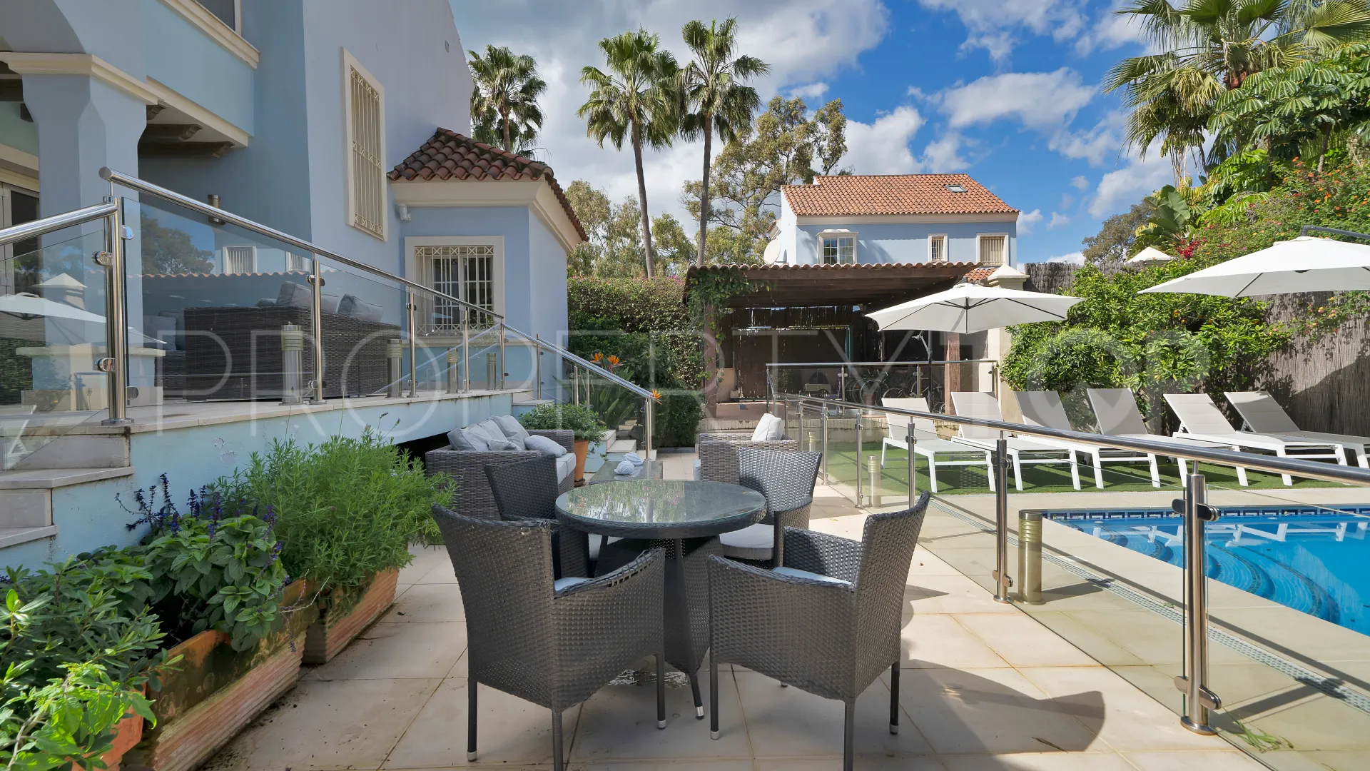 Villa for sale in Marbella - Puerto Banus with 7 bedrooms