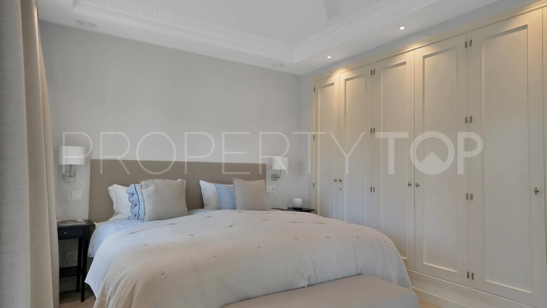 Villa for sale in Marbella - Puerto Banus with 7 bedrooms