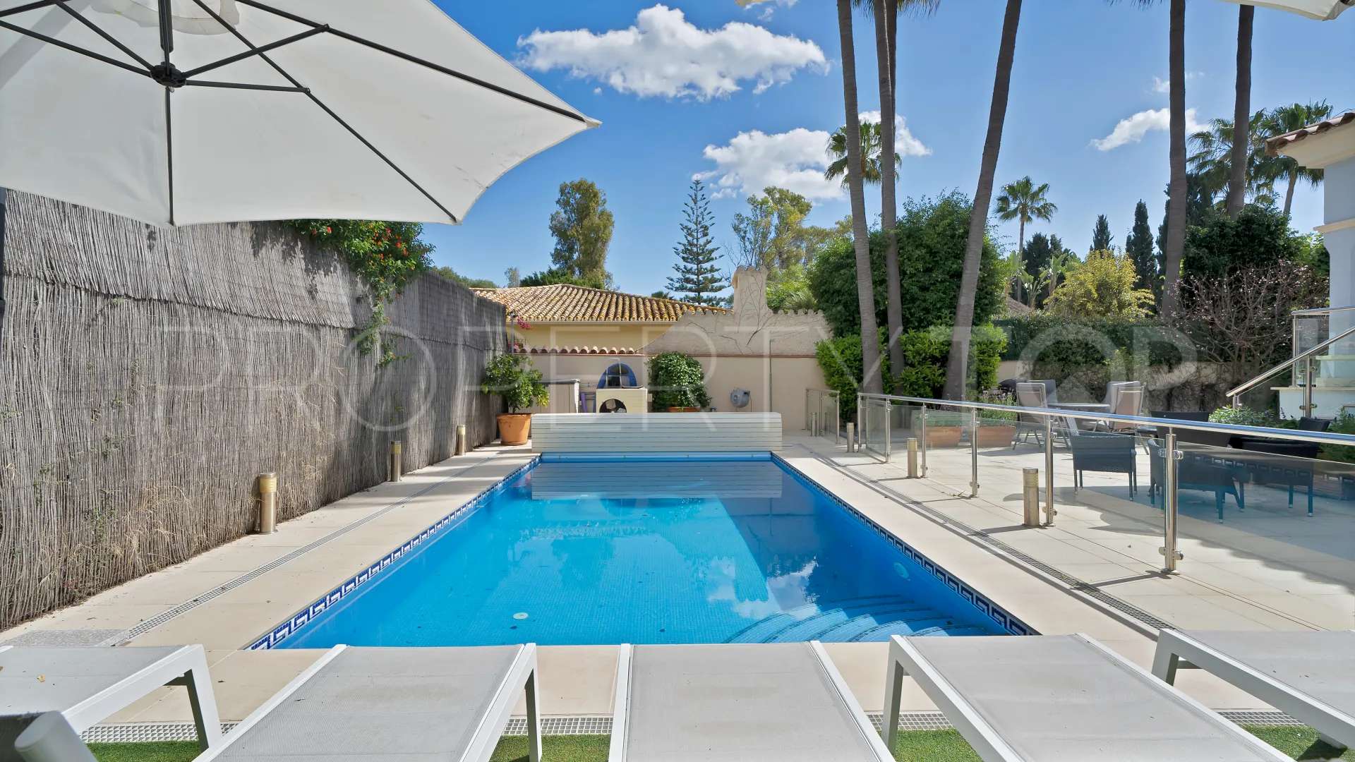 Villa for sale in Marbella - Puerto Banus with 7 bedrooms