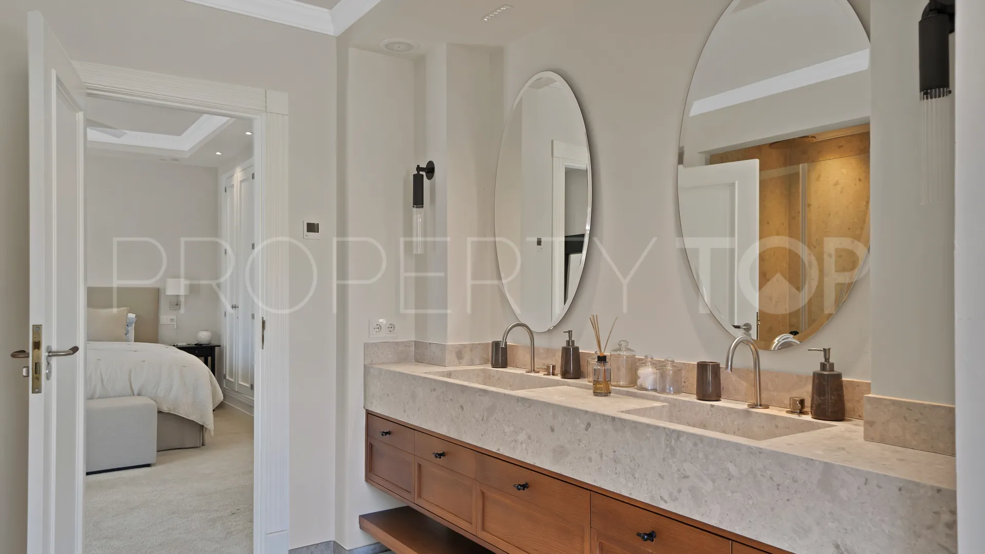 Villa for sale in Marbella - Puerto Banus with 7 bedrooms