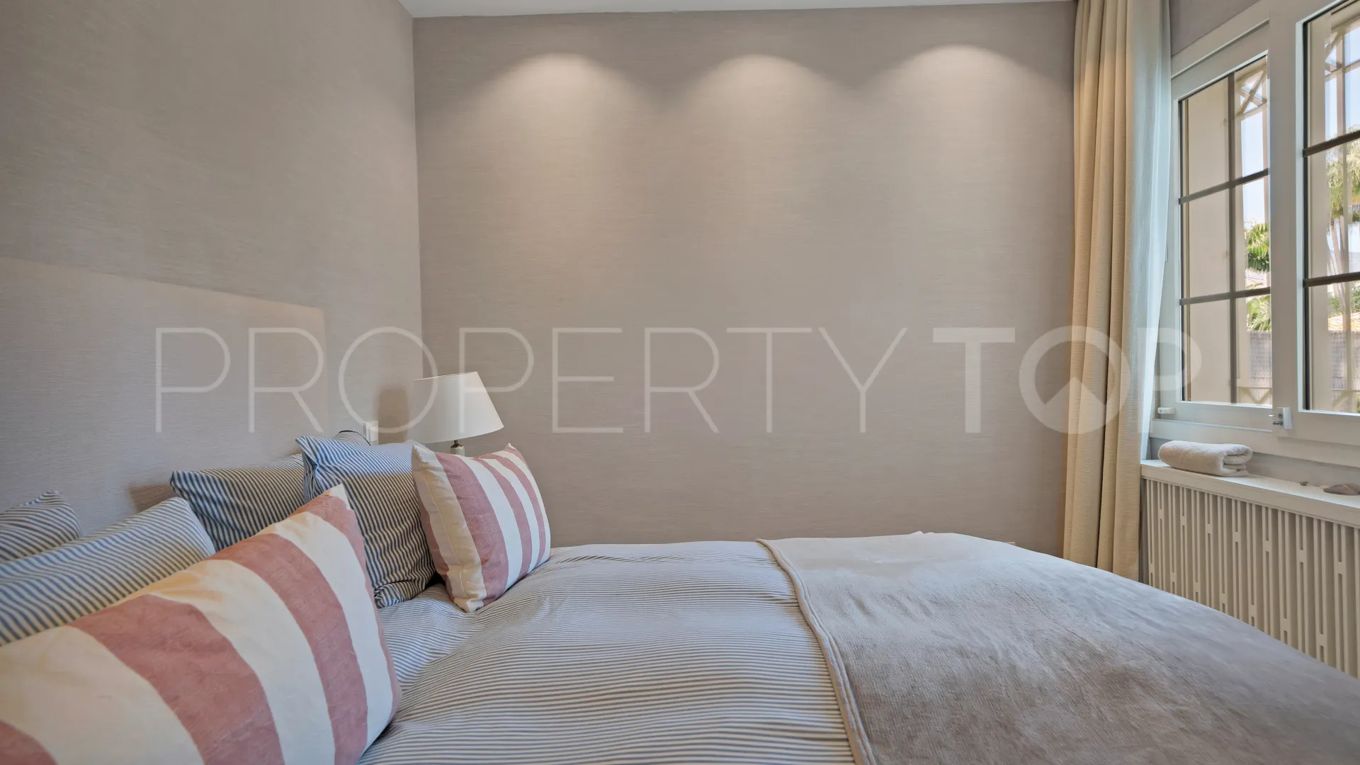 Villa for sale in Marbella - Puerto Banus with 7 bedrooms