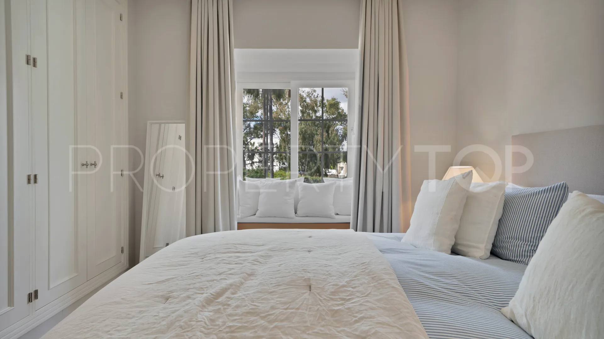 Villa for sale in Marbella - Puerto Banus with 7 bedrooms