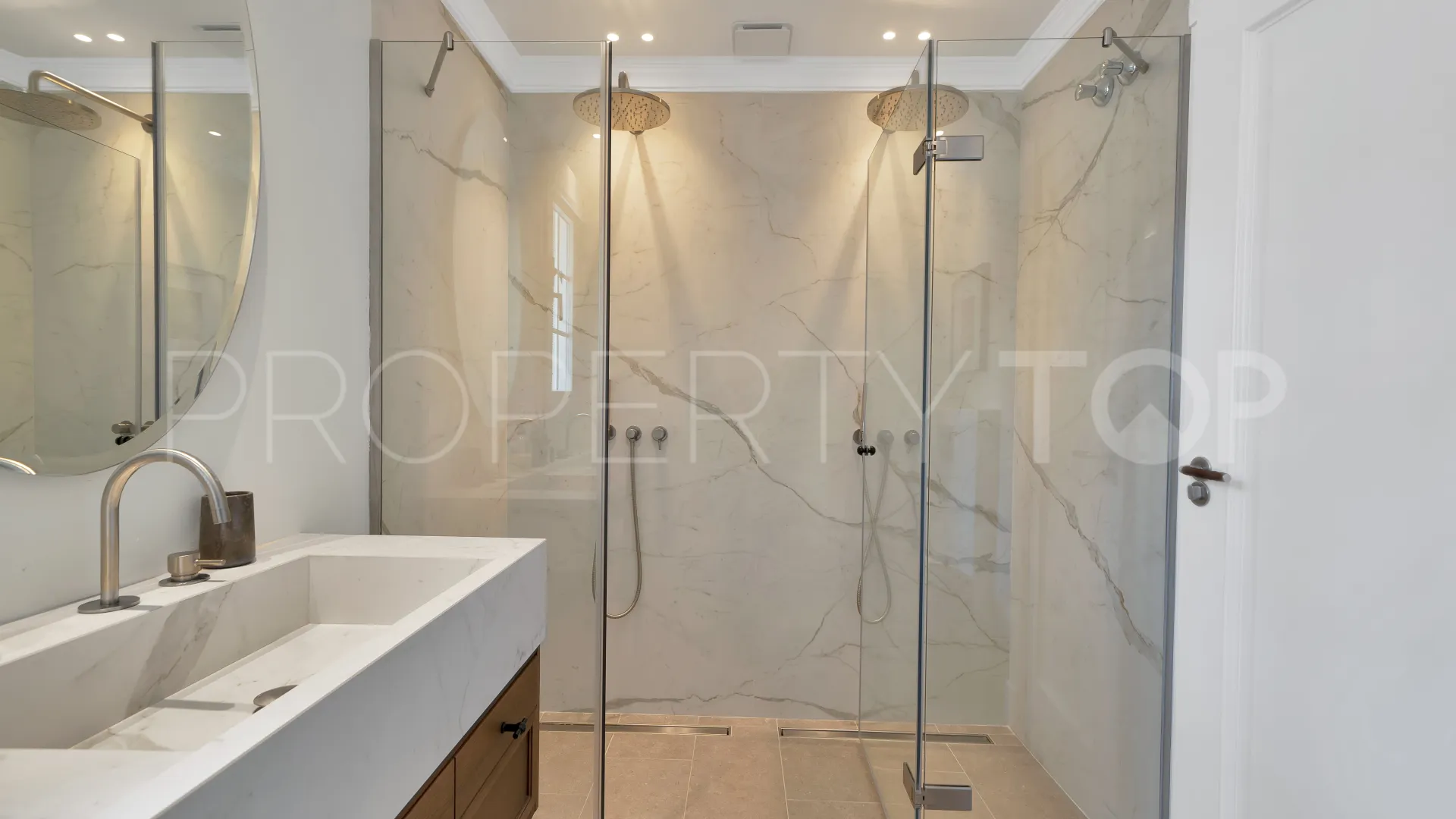 Villa for sale in Marbella - Puerto Banus with 7 bedrooms