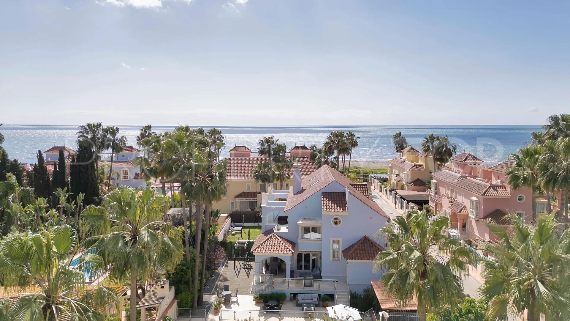 Villa for sale in Marbella - Puerto Banus with 7 bedrooms