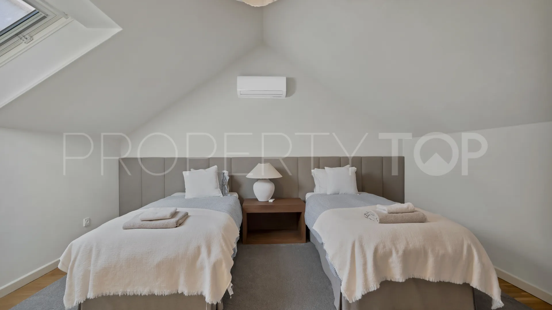 Villa for sale in Marbella - Puerto Banus with 7 bedrooms