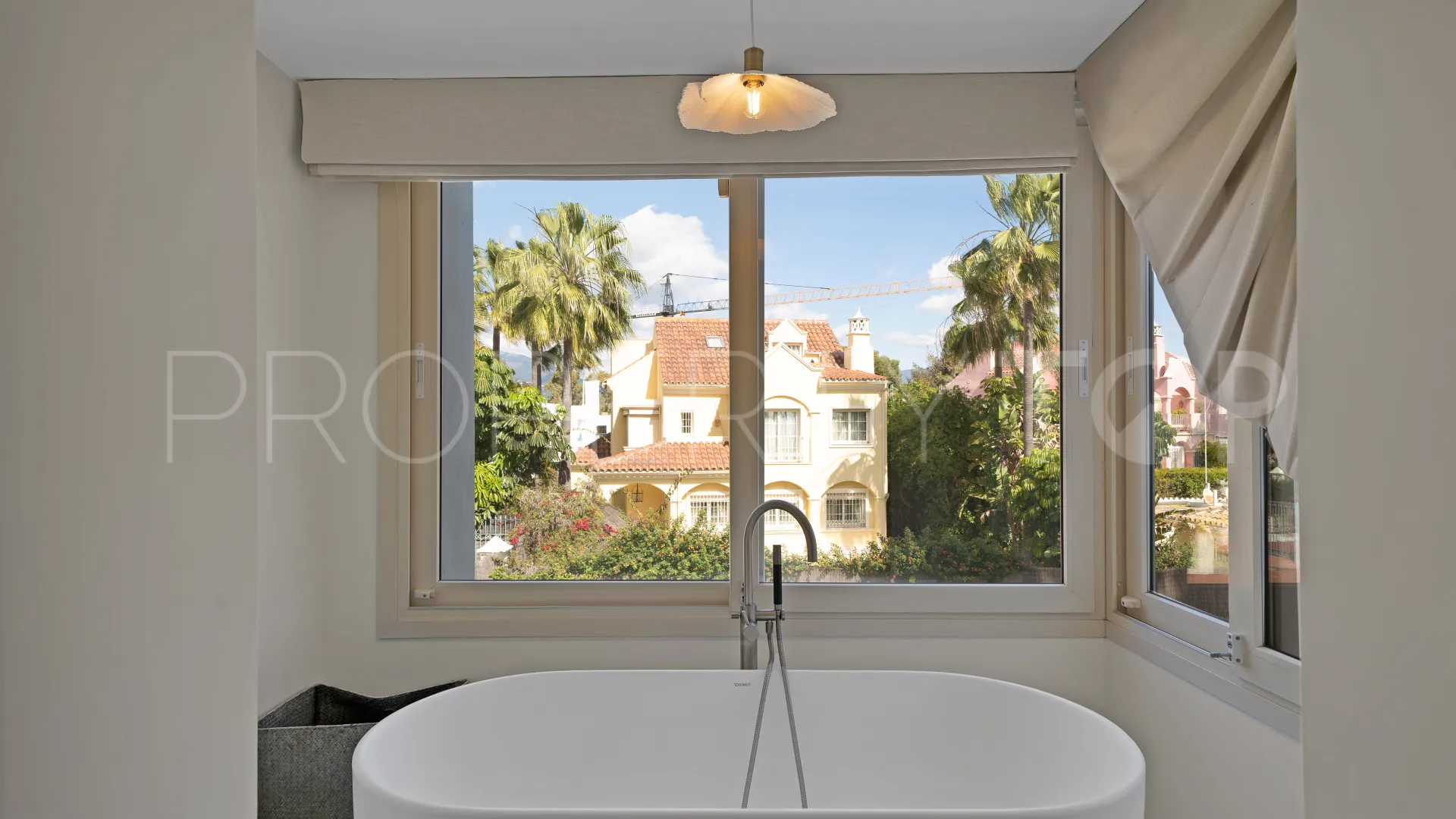 Villa for sale in Marbella - Puerto Banus with 7 bedrooms