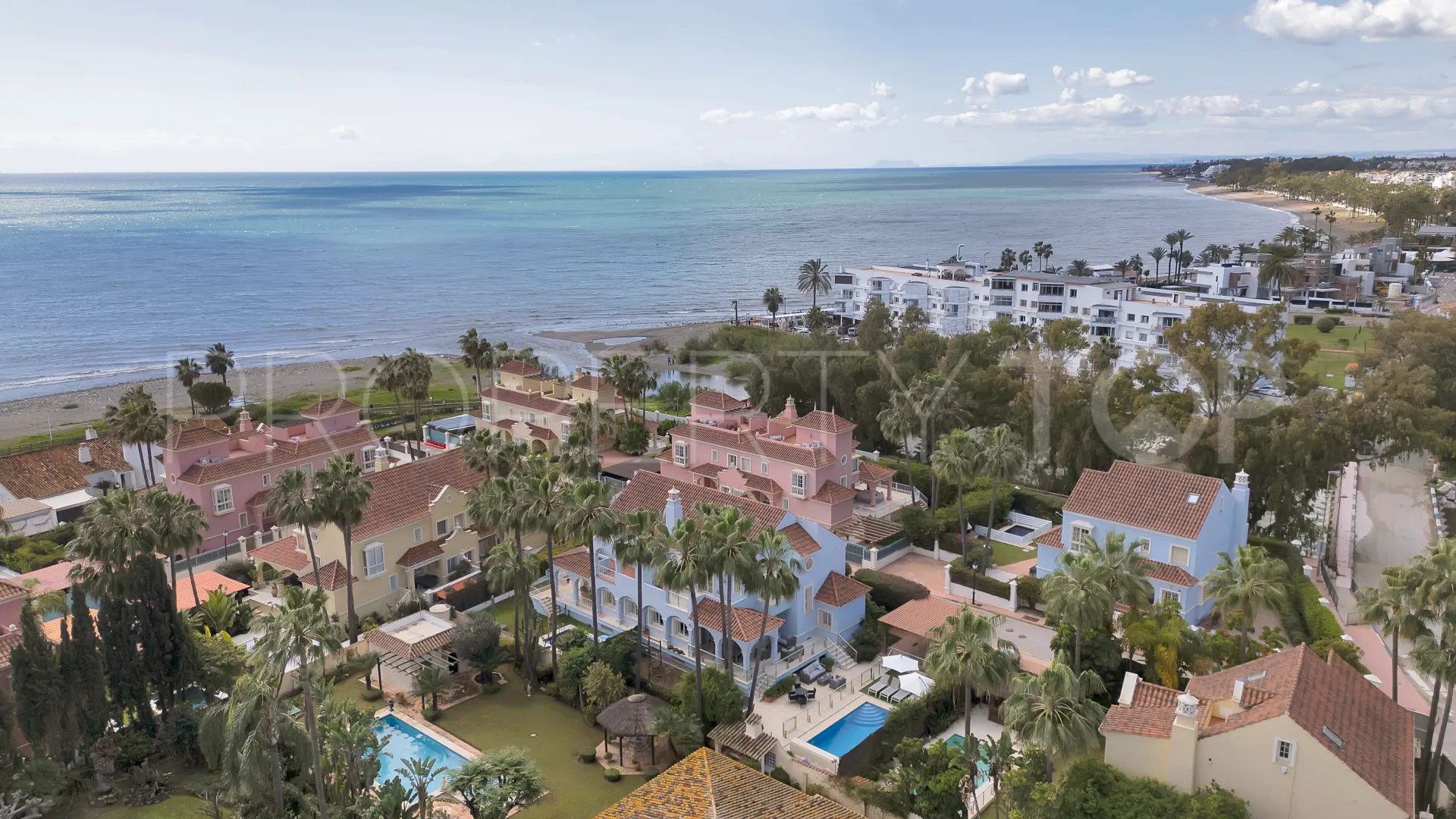 Villa for sale in Marbella - Puerto Banus with 7 bedrooms