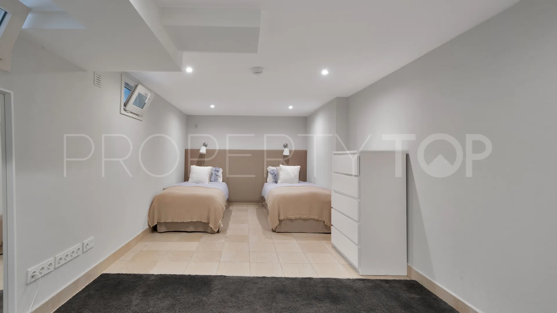 Villa for sale in Marbella - Puerto Banus with 7 bedrooms