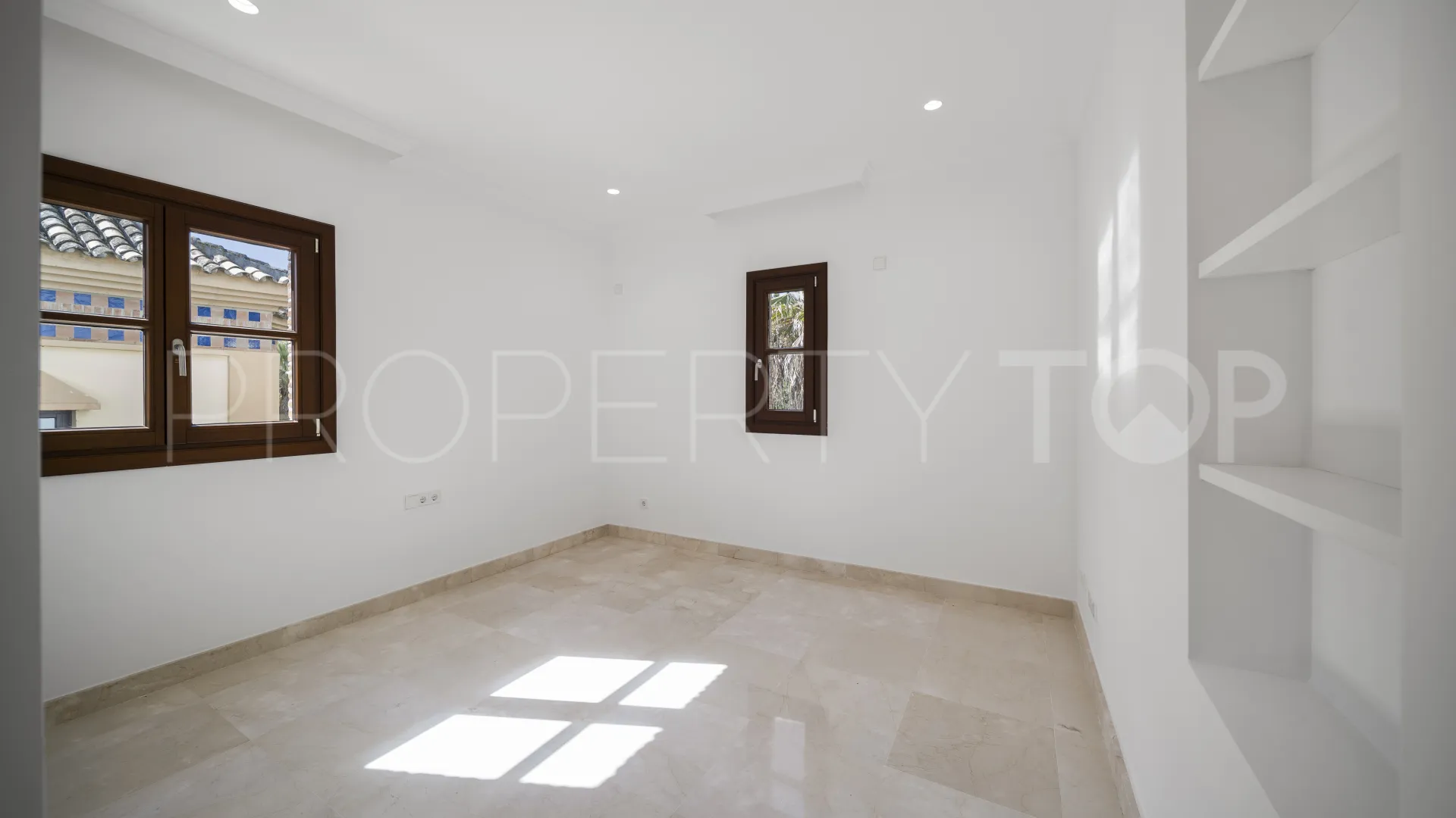 7 bedrooms La Capellania town house for sale