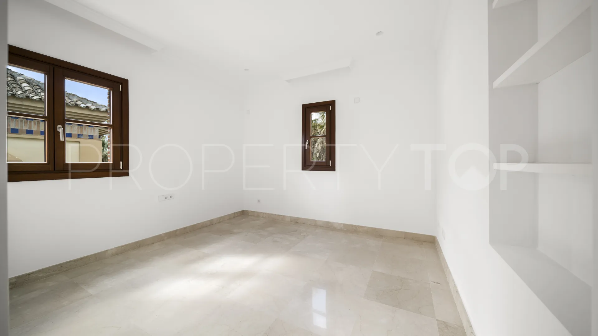 7 bedrooms La Capellania town house for sale