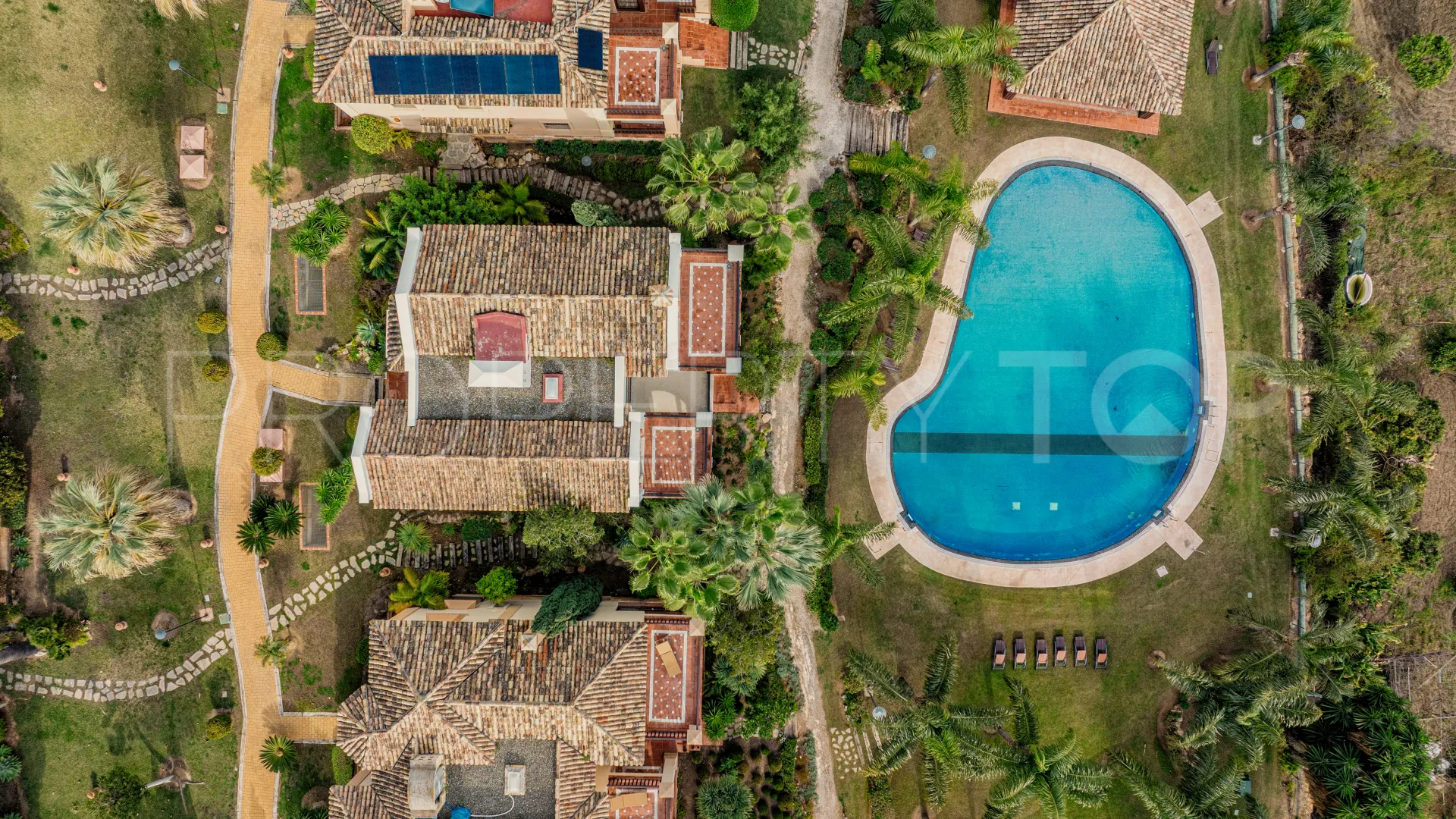 7 bedrooms La Capellania town house for sale