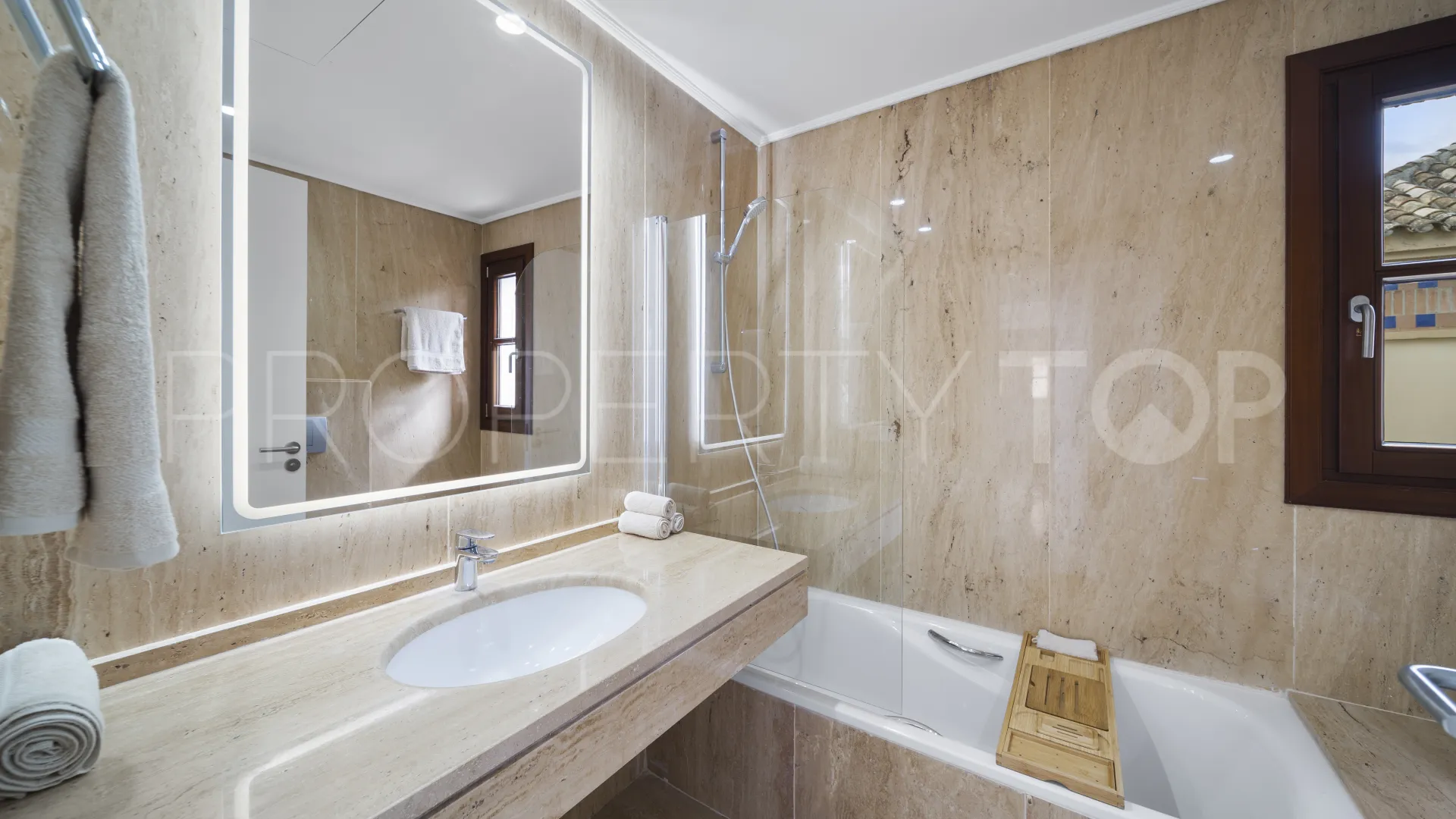 7 bedrooms La Capellania town house for sale
