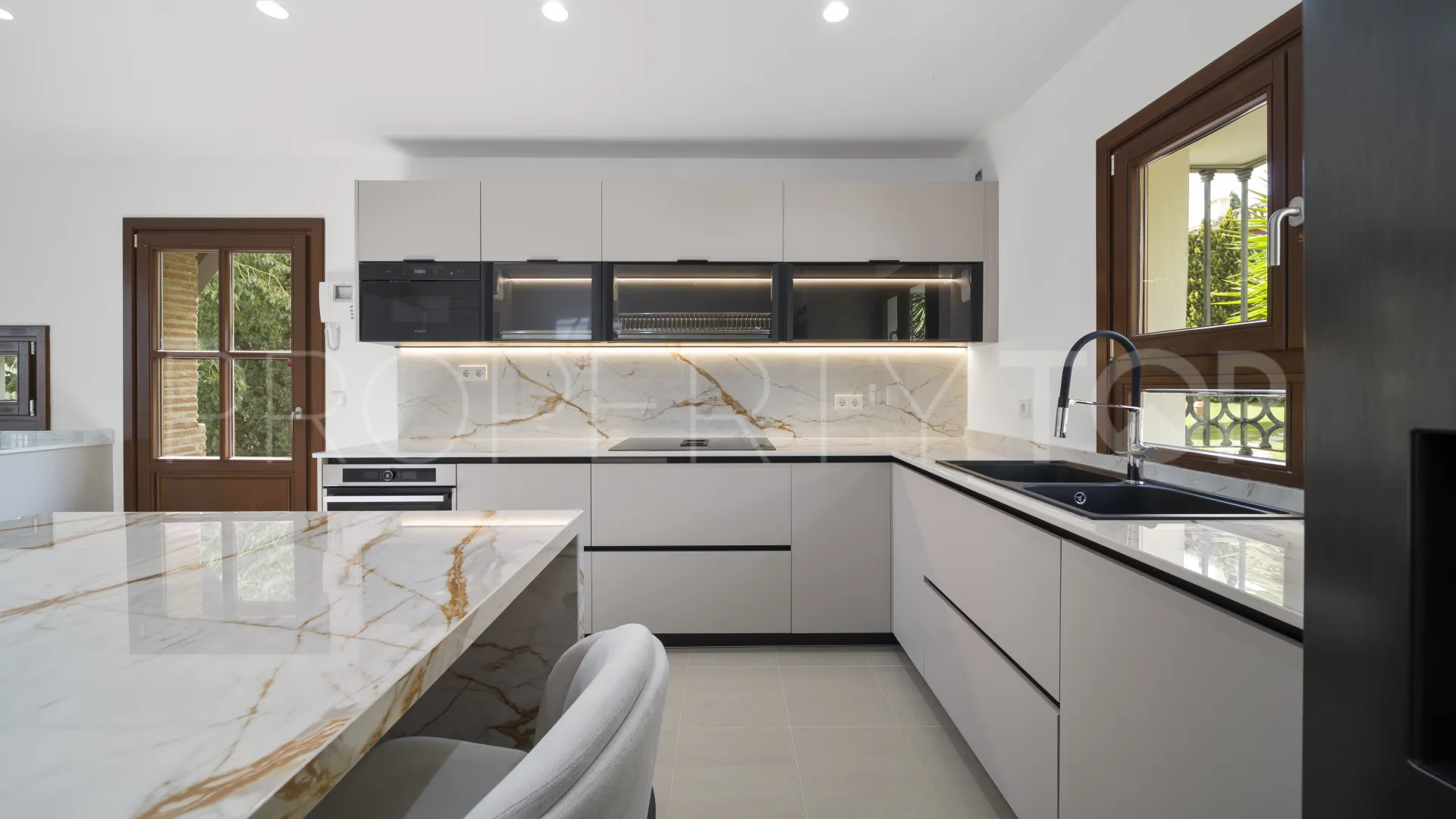 7 bedrooms La Capellania town house for sale
