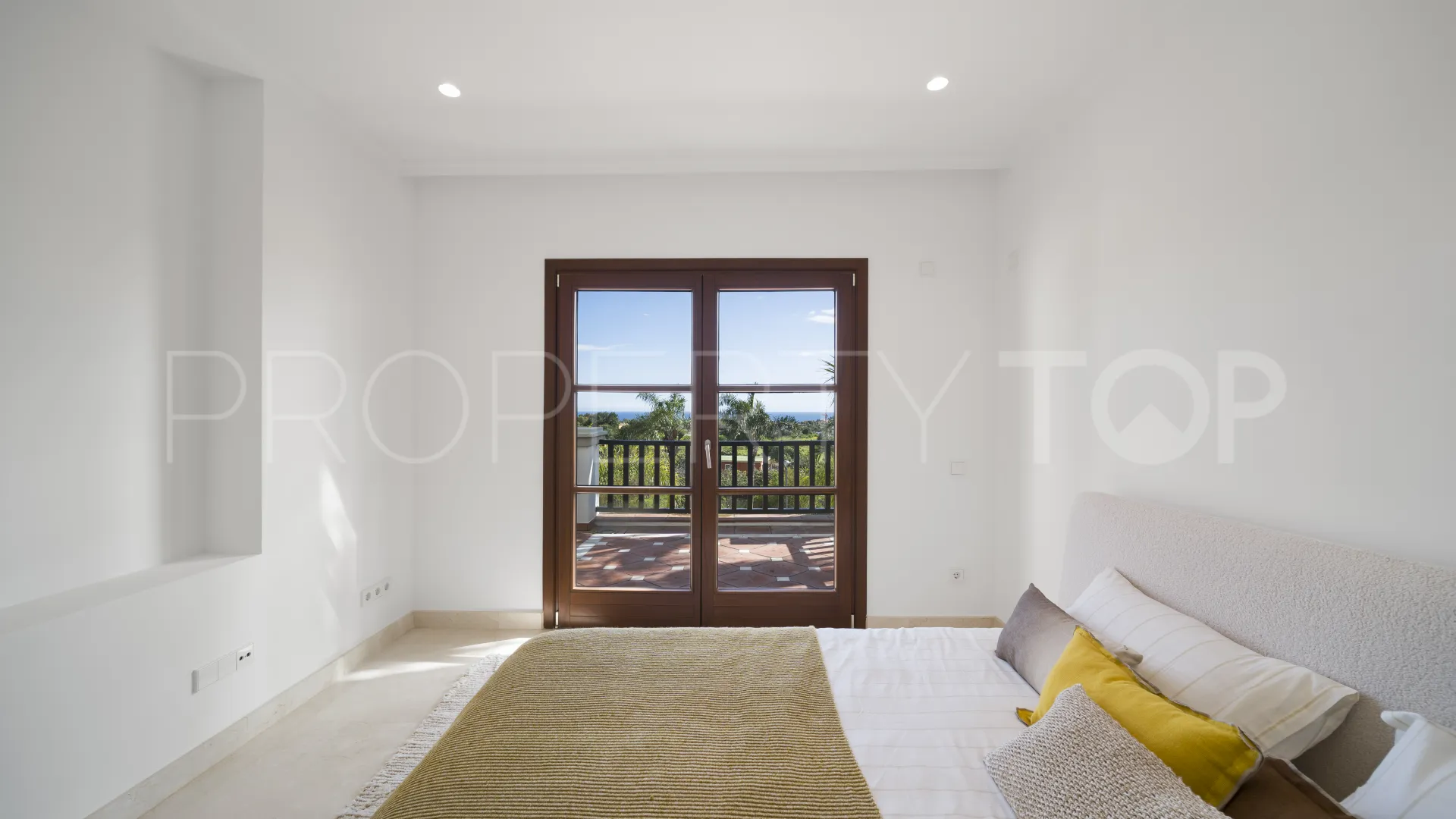 7 bedrooms La Capellania town house for sale
