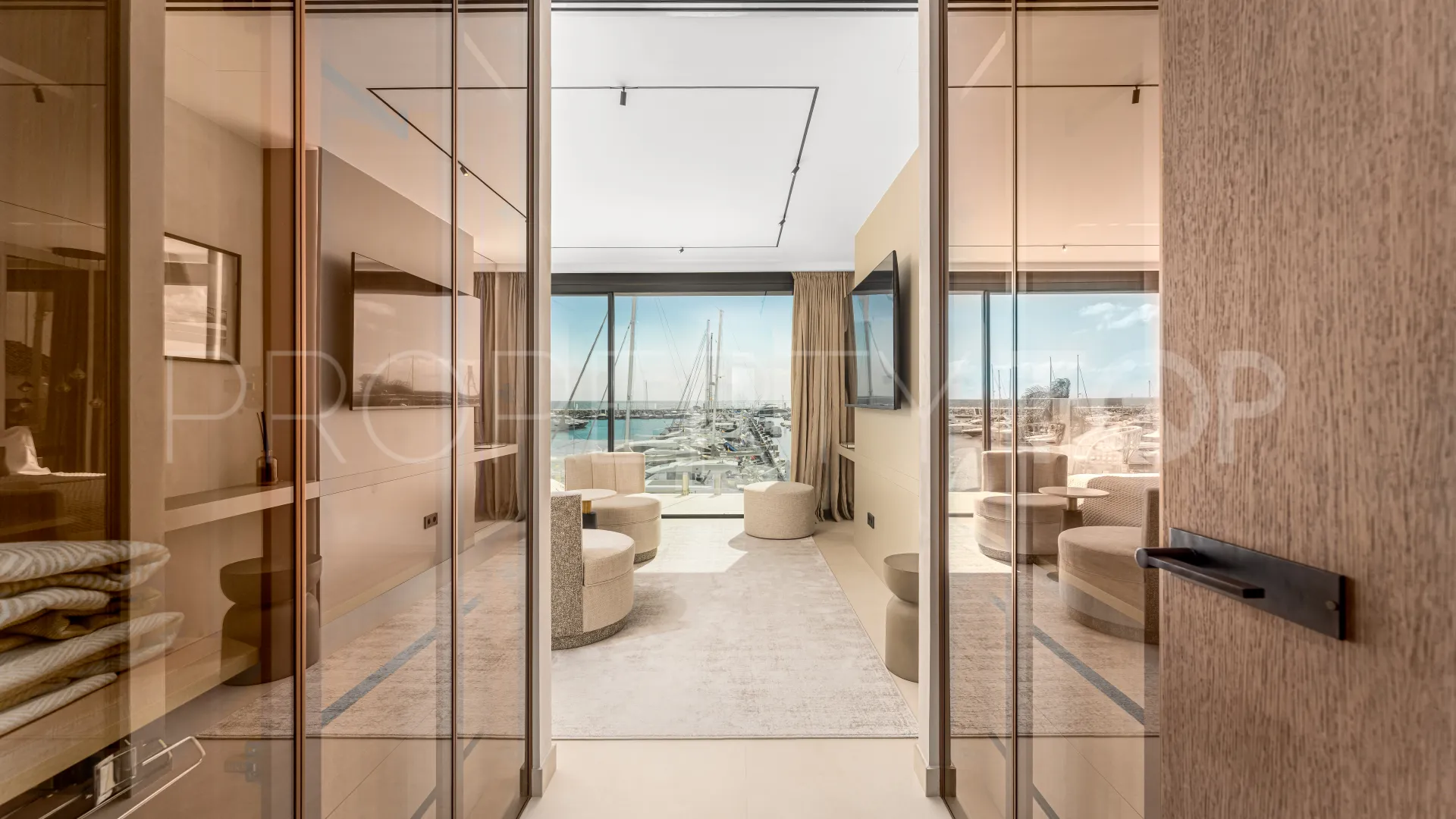 Se vende apartamento de 3 dormitorios en Marbella - Puerto Banus