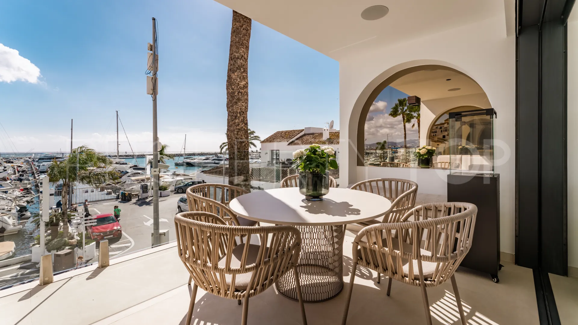 Se vende apartamento de 3 dormitorios en Marbella - Puerto Banus
