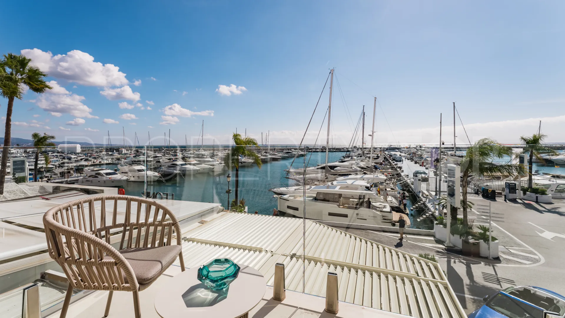 Se vende apartamento de 3 dormitorios en Marbella - Puerto Banus