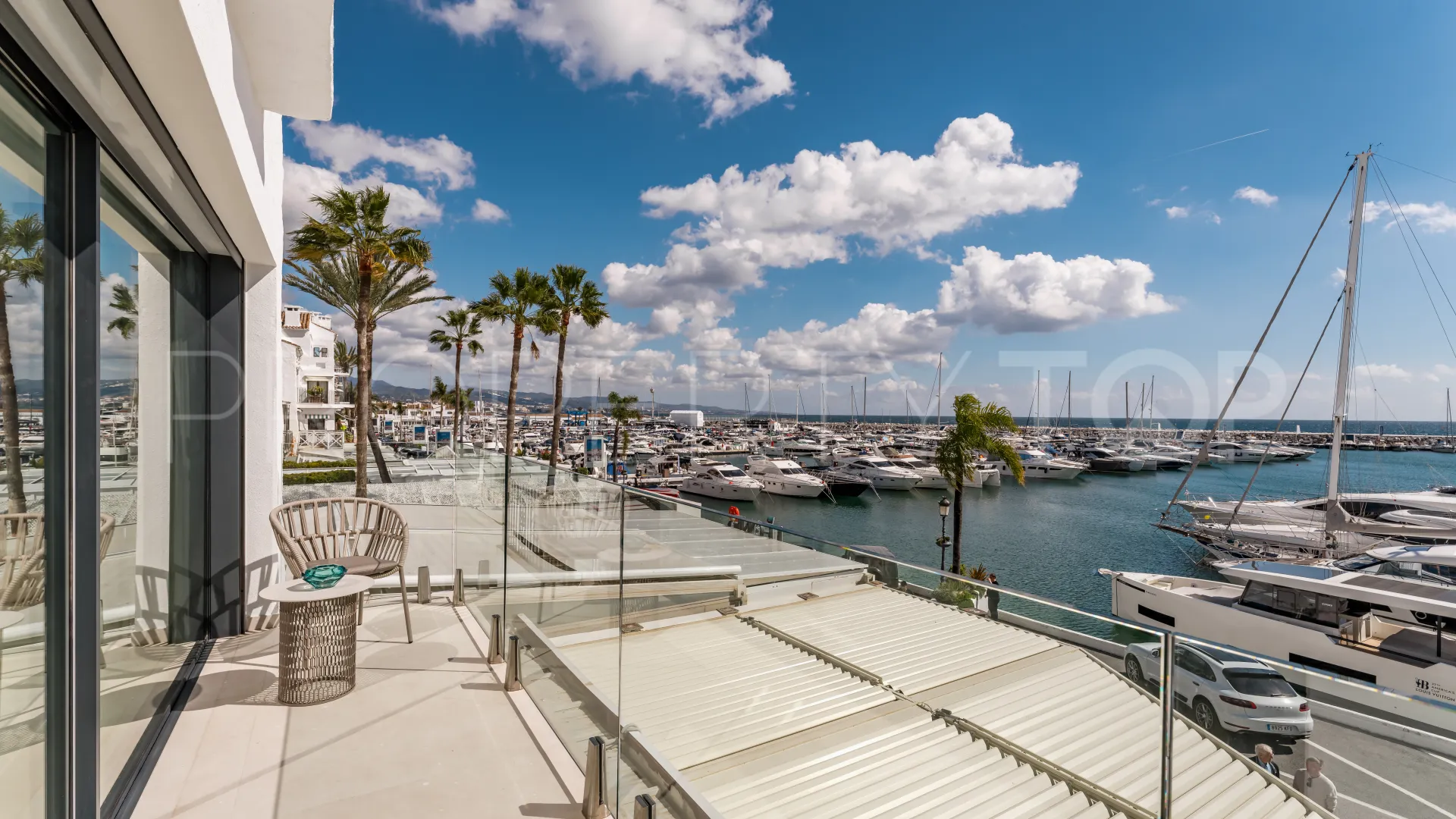 Se vende apartamento de 3 dormitorios en Marbella - Puerto Banus