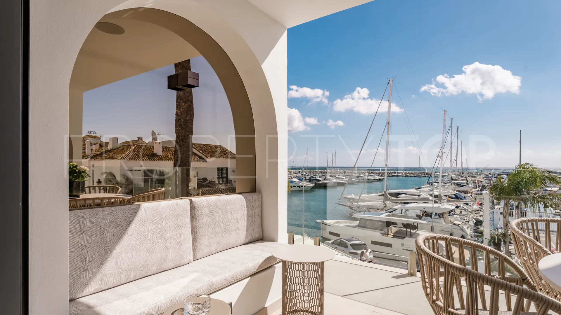 Se vende apartamento de 3 dormitorios en Marbella - Puerto Banus