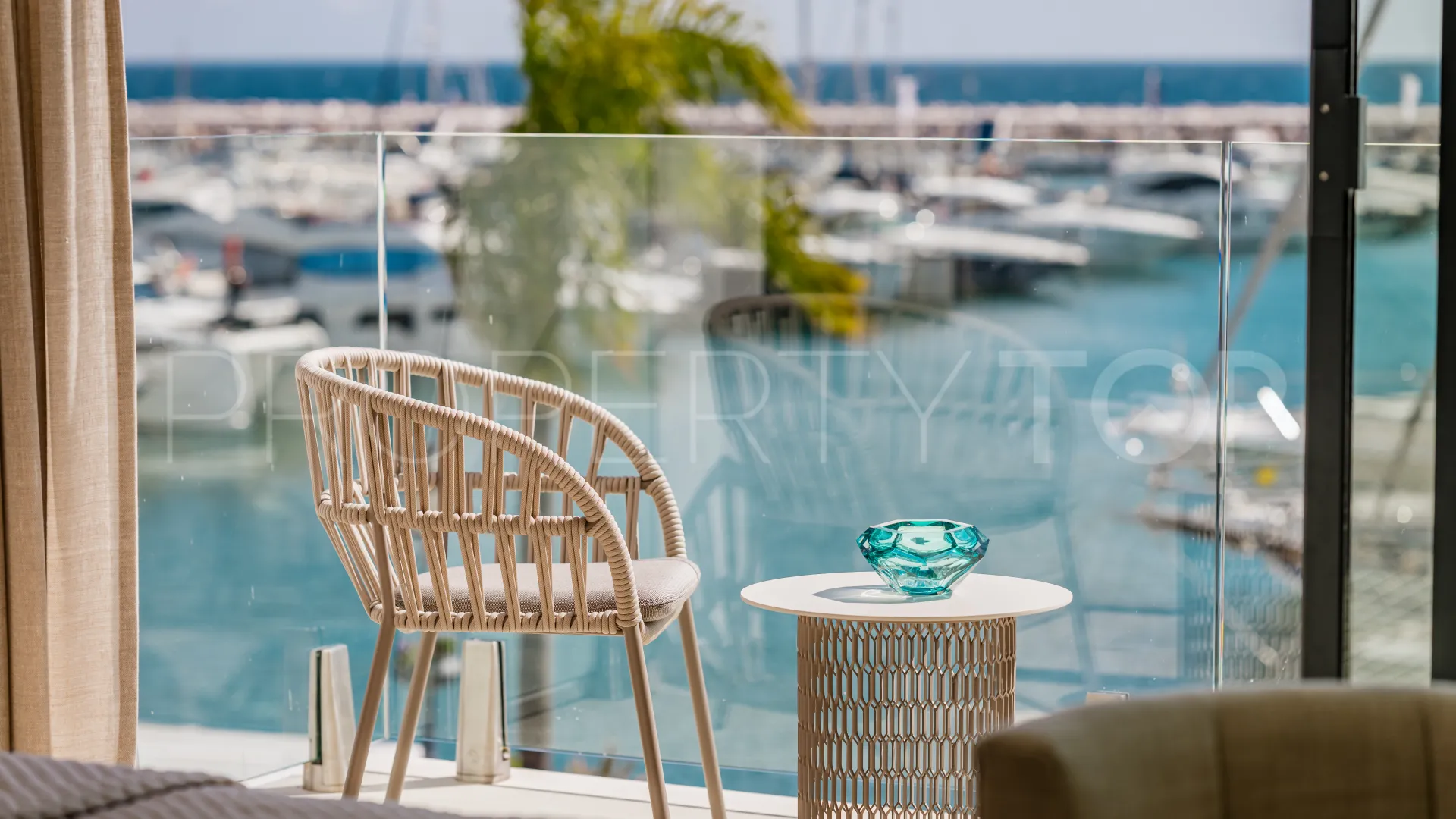 Se vende apartamento de 3 dormitorios en Marbella - Puerto Banus