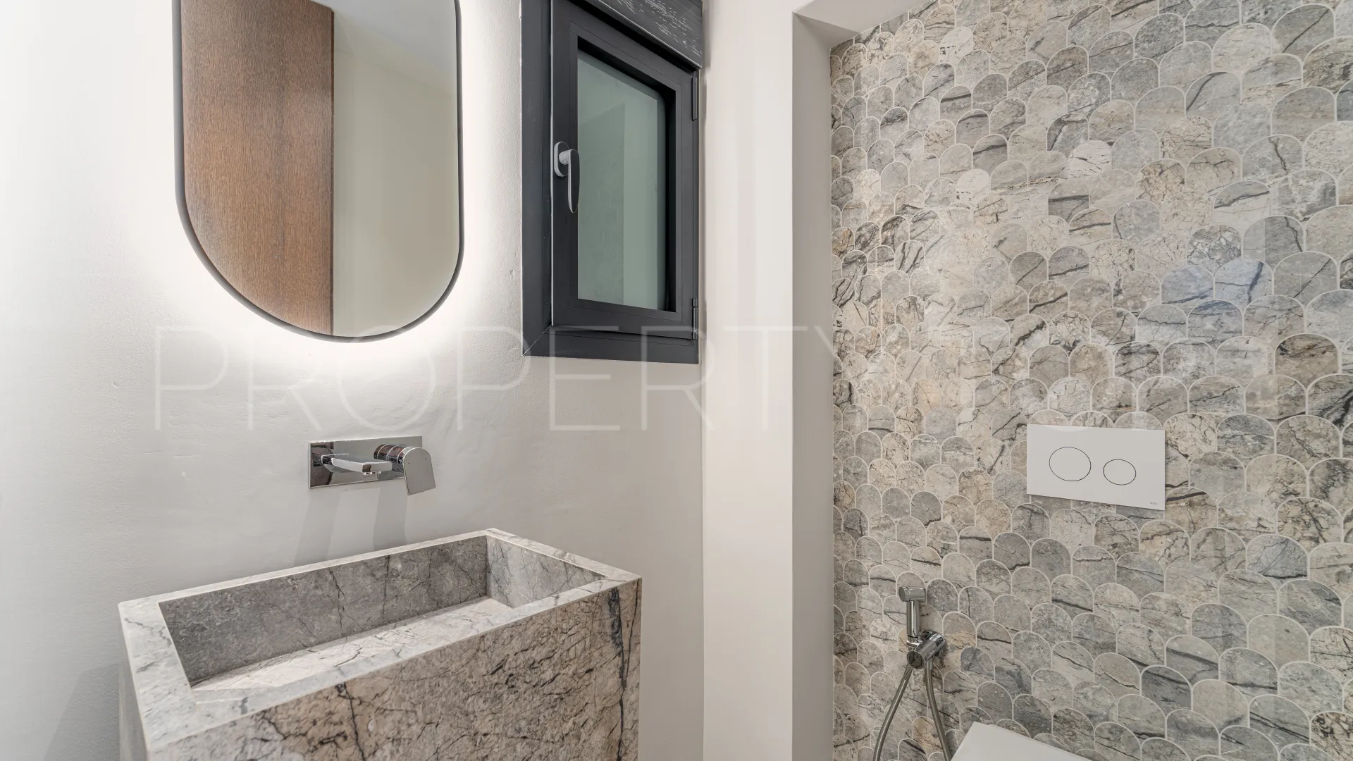 Se vende apartamento de 3 dormitorios en Marbella - Puerto Banus